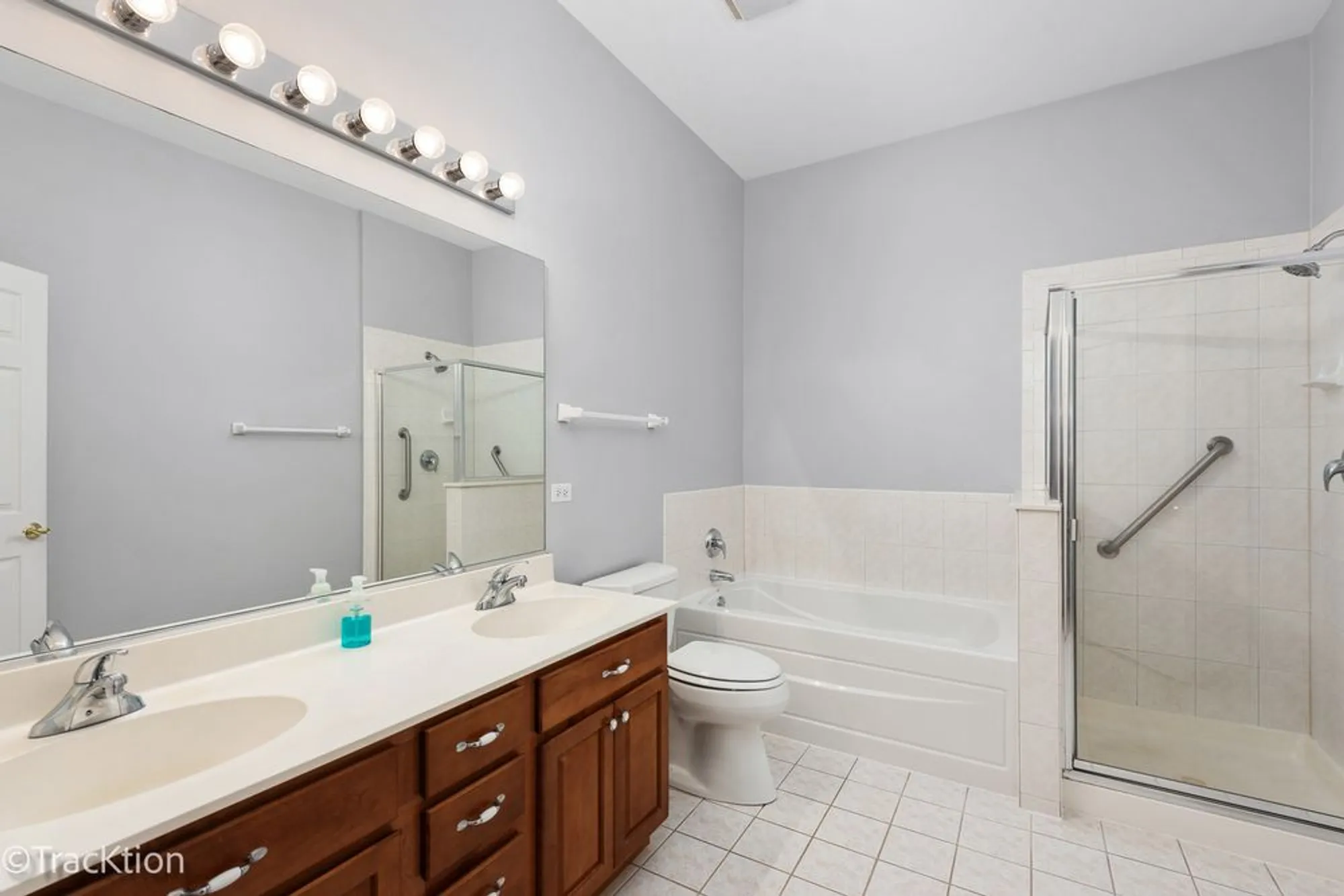 Property Slideshow image 12 of 15 | 16400 crescent lake dr # 16400, Crest Hill, IL, 60403