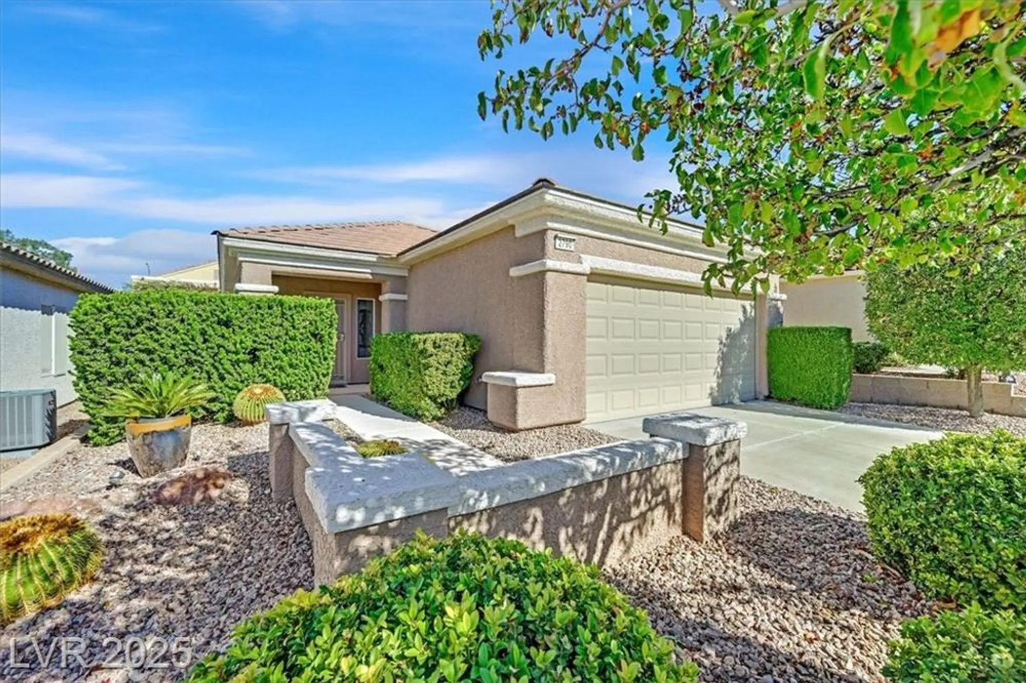 Property Slideshow image 2 of 37 | 2790 meadow park ave, Henderson, NV, 89052