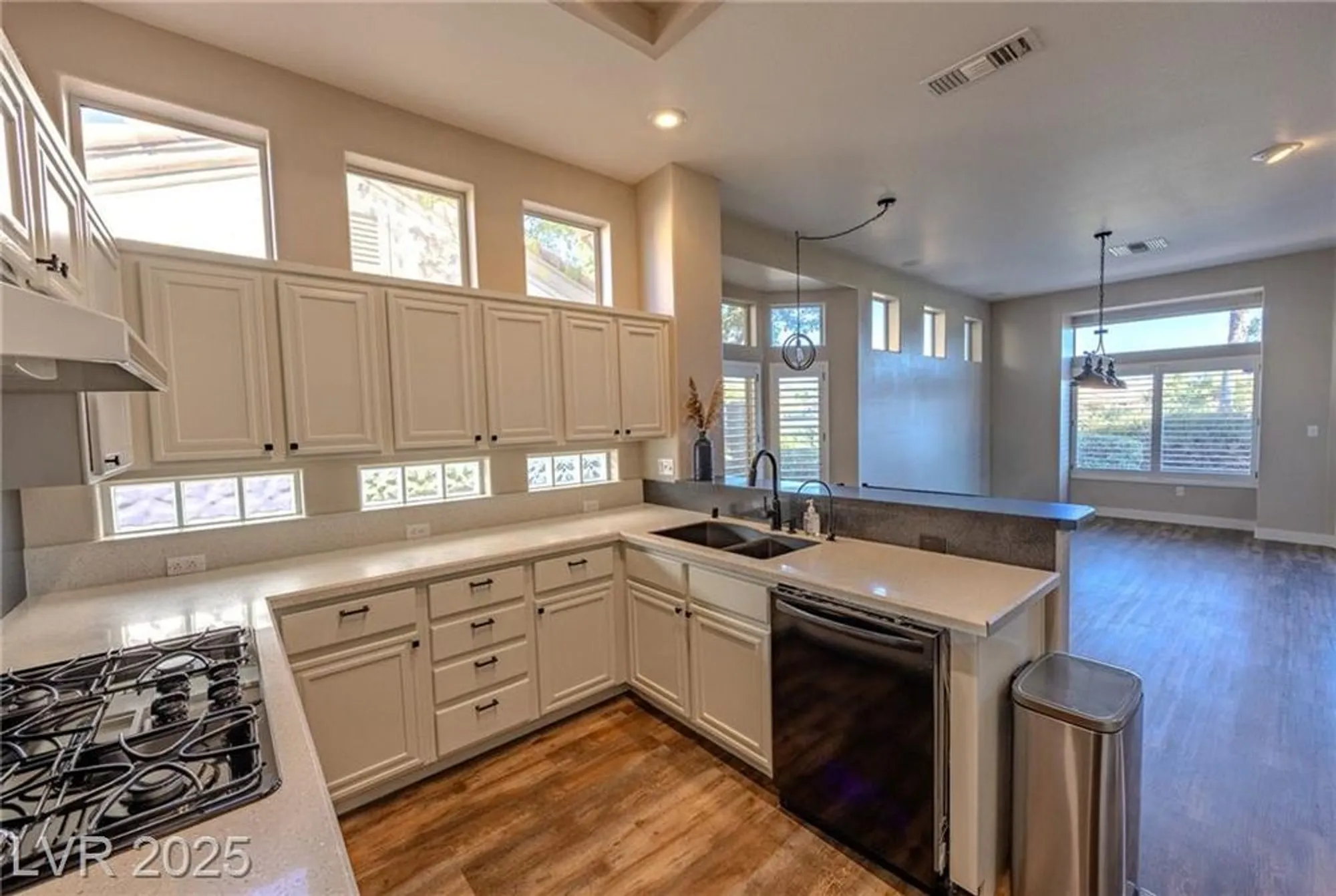 Property Slideshow image 9 of 26 | 9240 january dr, Las Vegas, NV, 89134