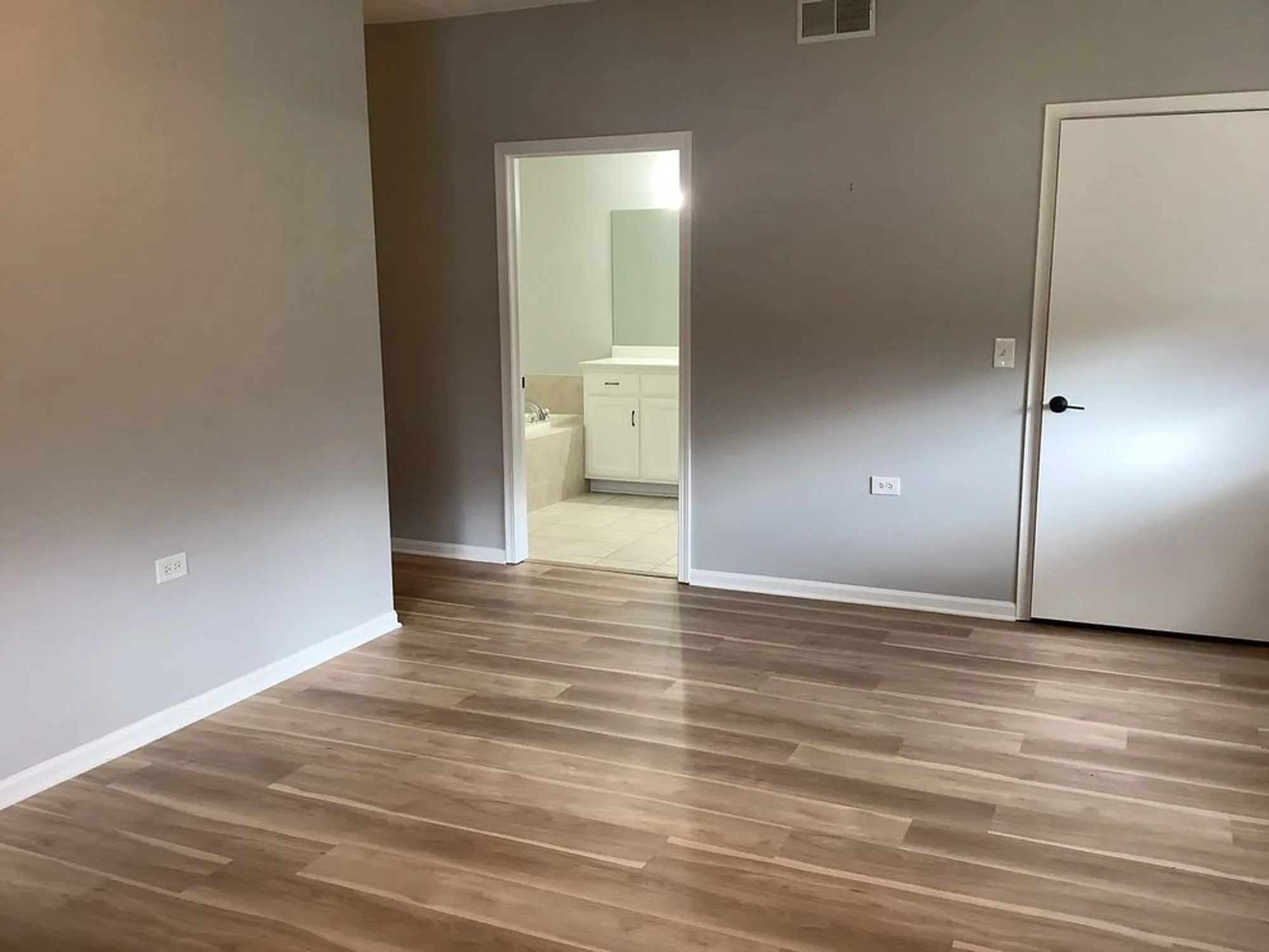 Property Slideshow image 11 of 25 | 6241 misty pines dr unit 1, Tinley Park, IL, 60477