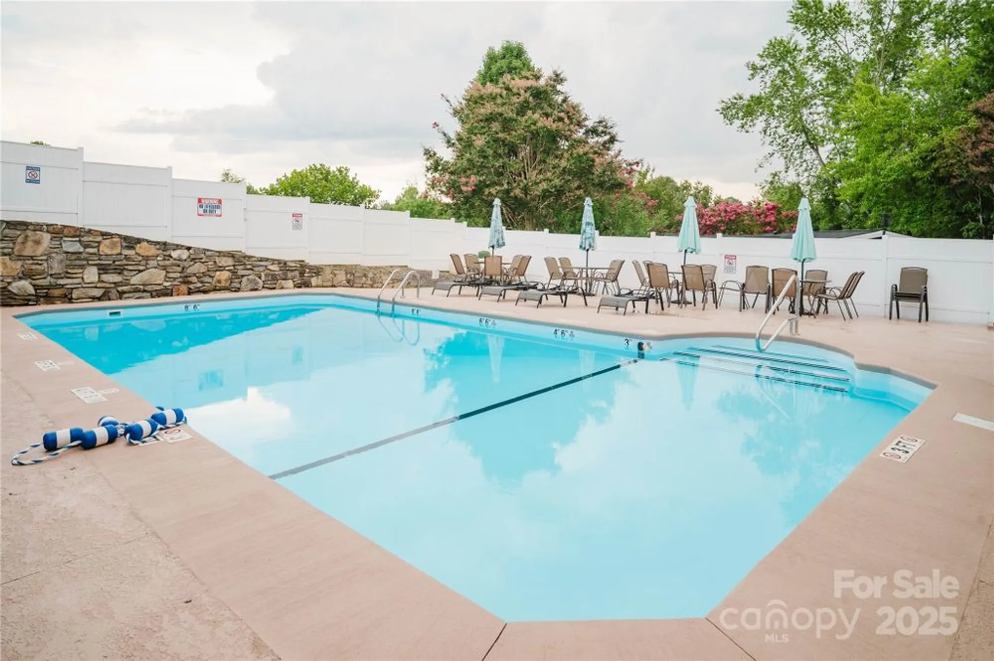 Property Slideshow image 33 of 34 | 402 deerfield ct, Hendersonville, NC, 28792