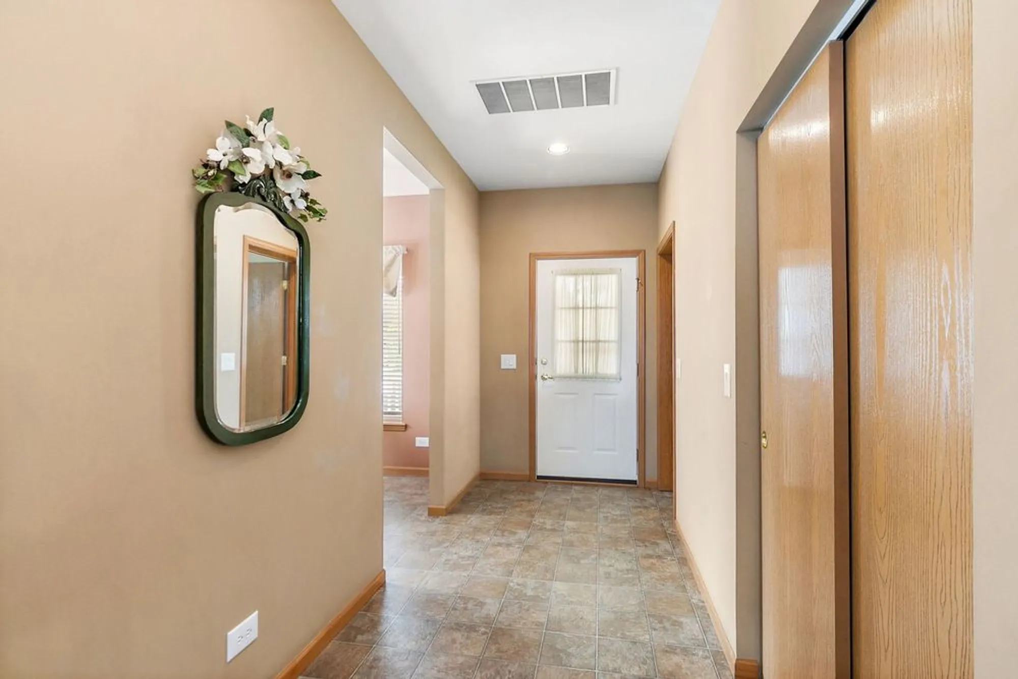 Property Slideshow image 5 of 31 | 115 hunter ct, Grayslake, IL, 60030