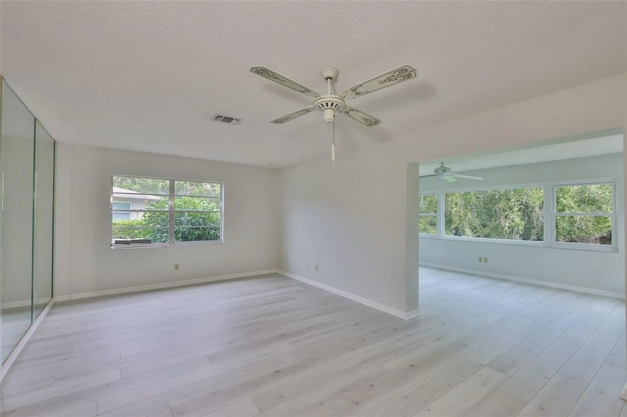 Property Slideshow image 4 of 45 | 2026 hawkhurst cir, Sun City Center, FL, 33573