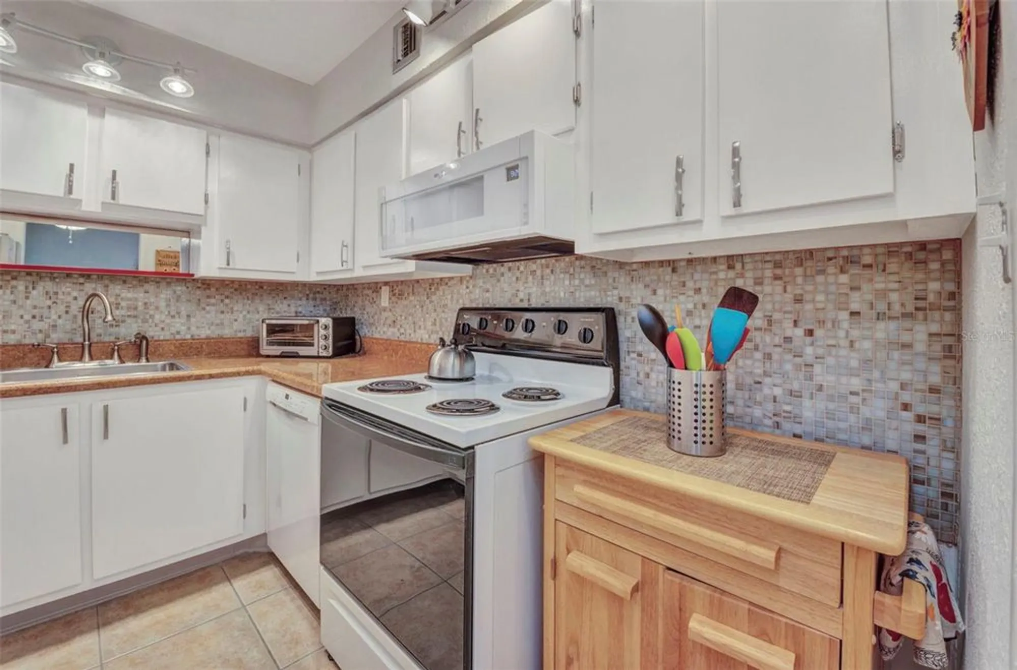 Property Slideshow image 16 of 47 | 21287 gertrude ave 211, Port Charlotte, FL, 33952