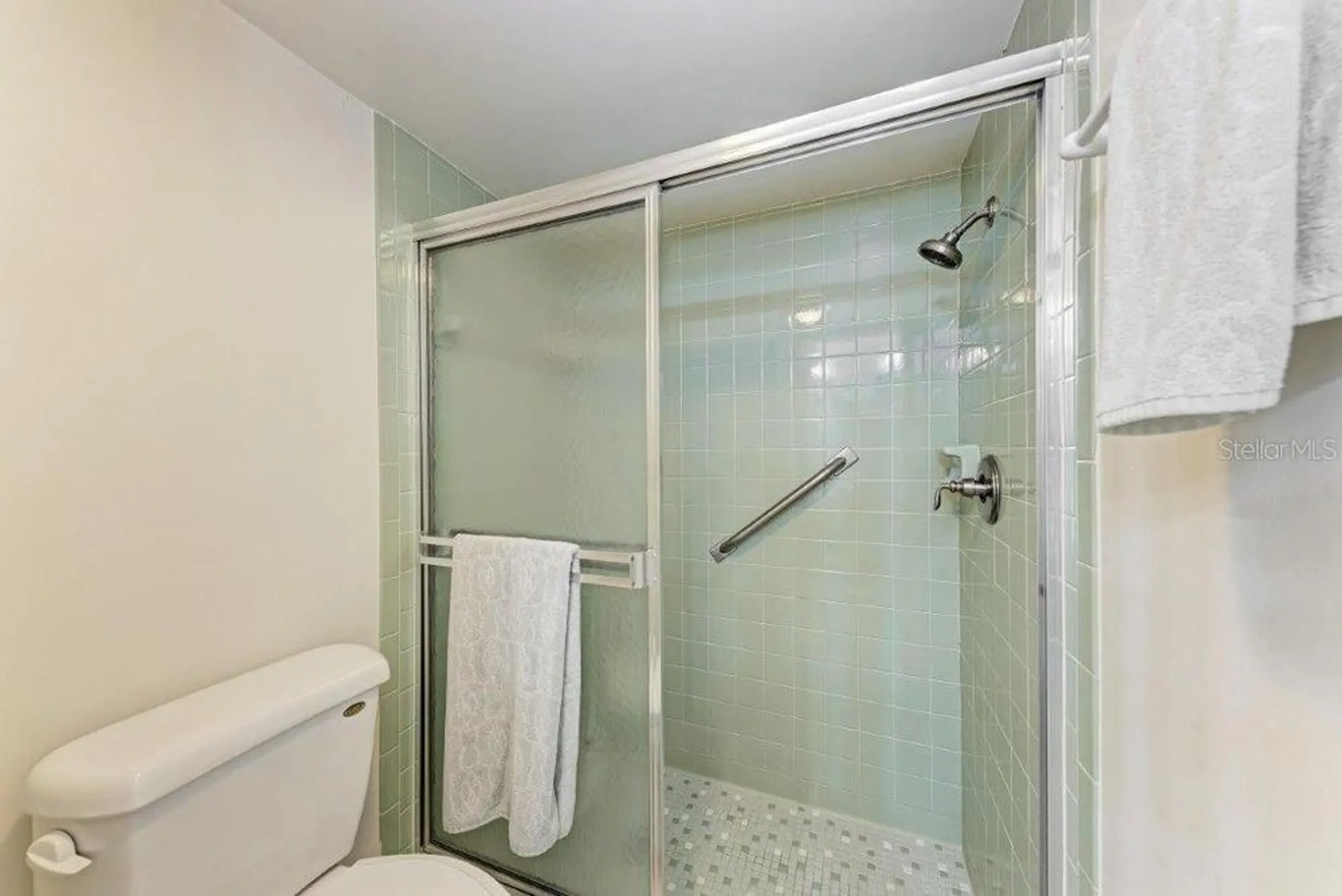 Property Slideshow image 16 of 31 | 2237 circlewood dr 18, Sarasota, FL, 34231