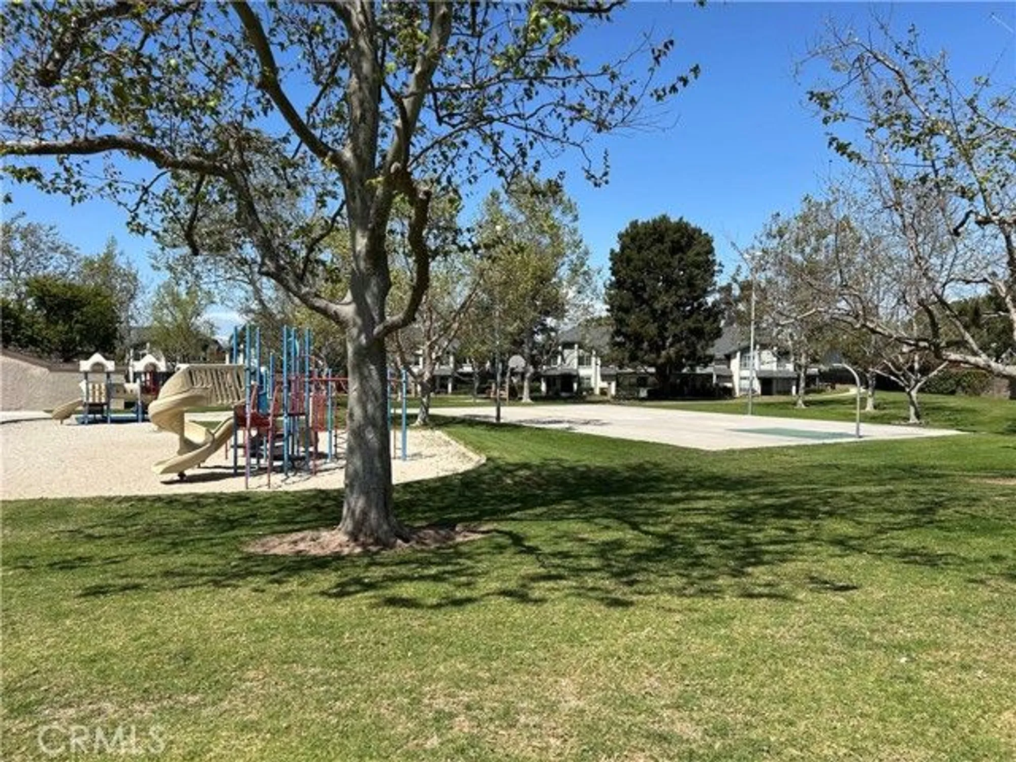 Property Slideshow image 33 of 47 | 18232 parkview ln 103, Huntington Beach, CA, 92648