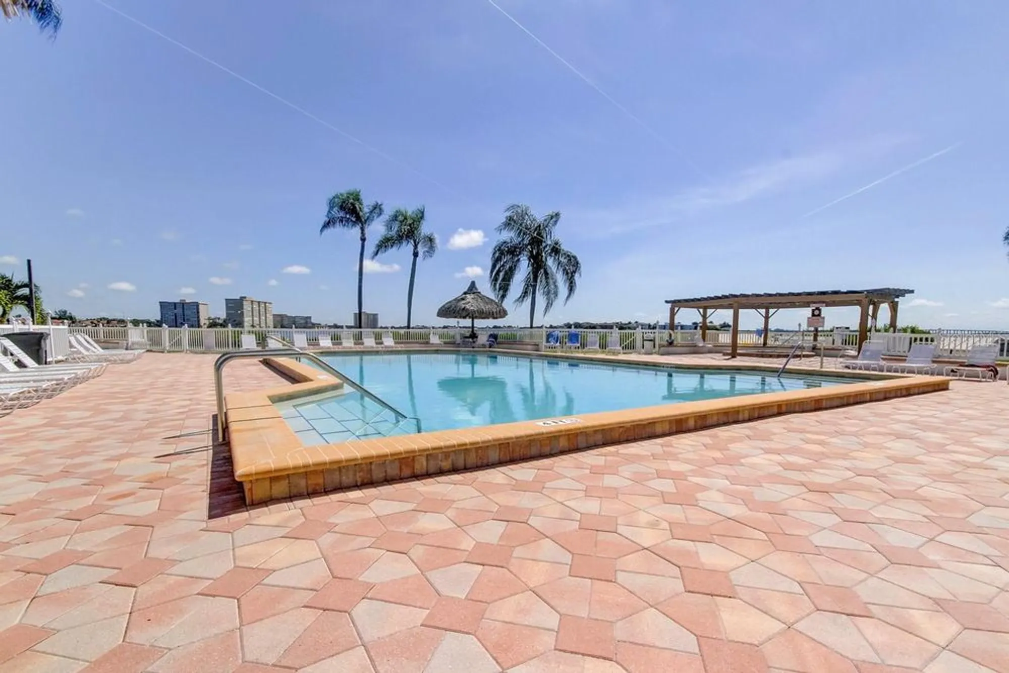 Property Slideshow image 14 of 34 | 6218 palma del mar blvd s apt 606, St Petersburg, FL, 33715