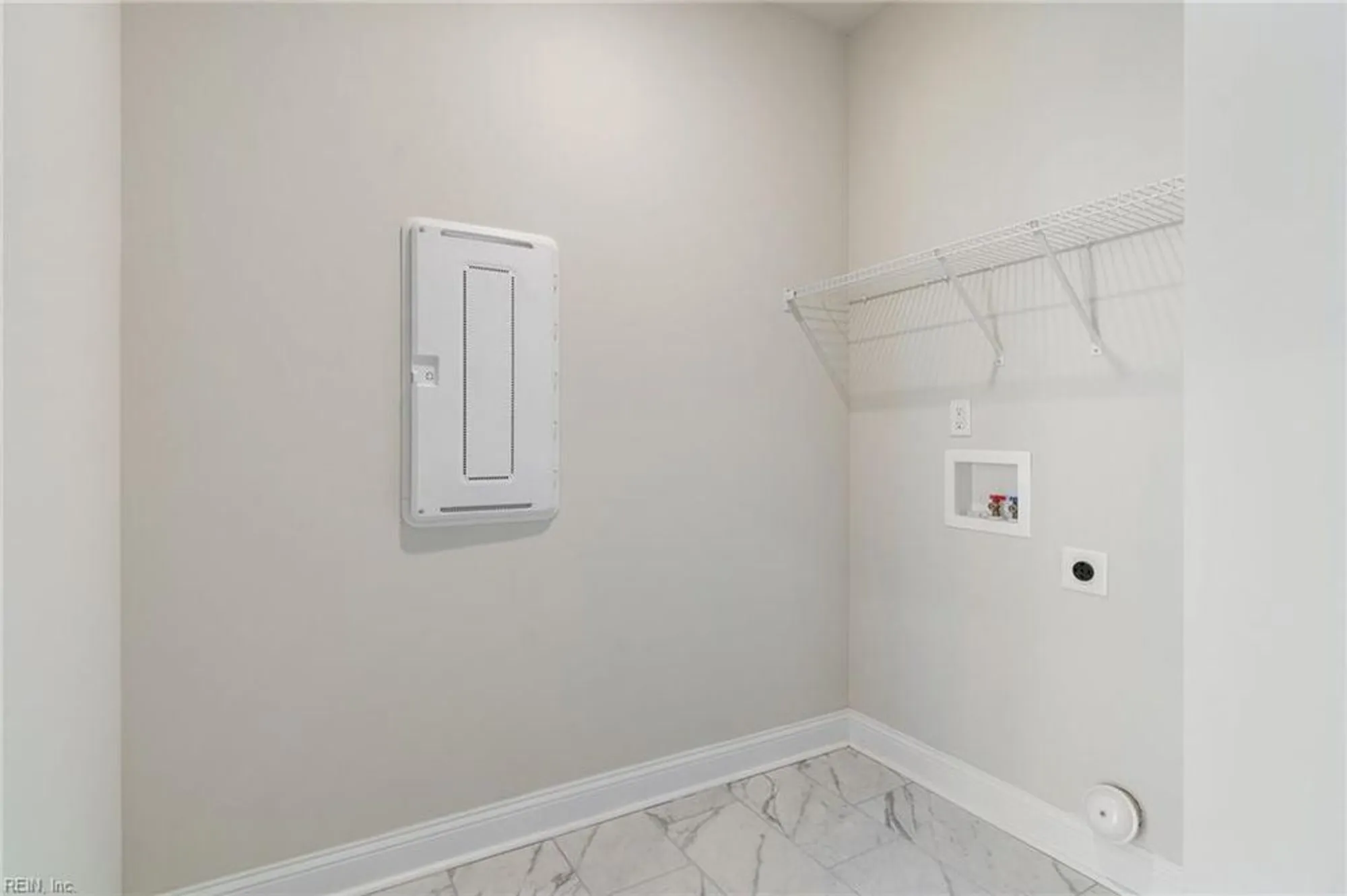 Property Slideshow image 20 of 25 | 2210 edwin dr, Chesapeake, VA, 23322