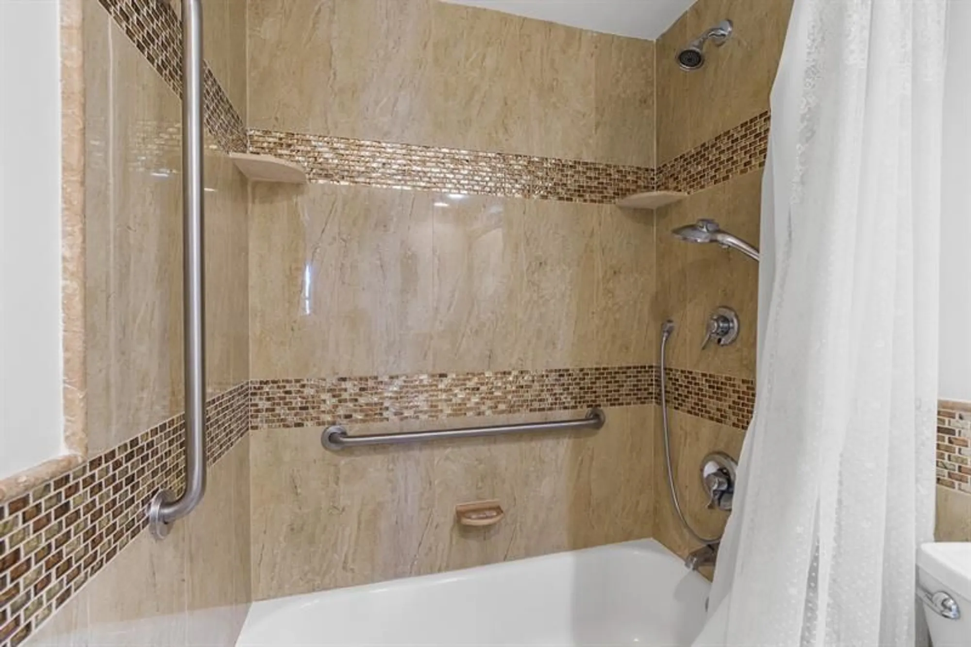 Property Slideshow image 33 of 48 | 3333 ne 34th st 810, Fort Lauderdale, FL, 33308