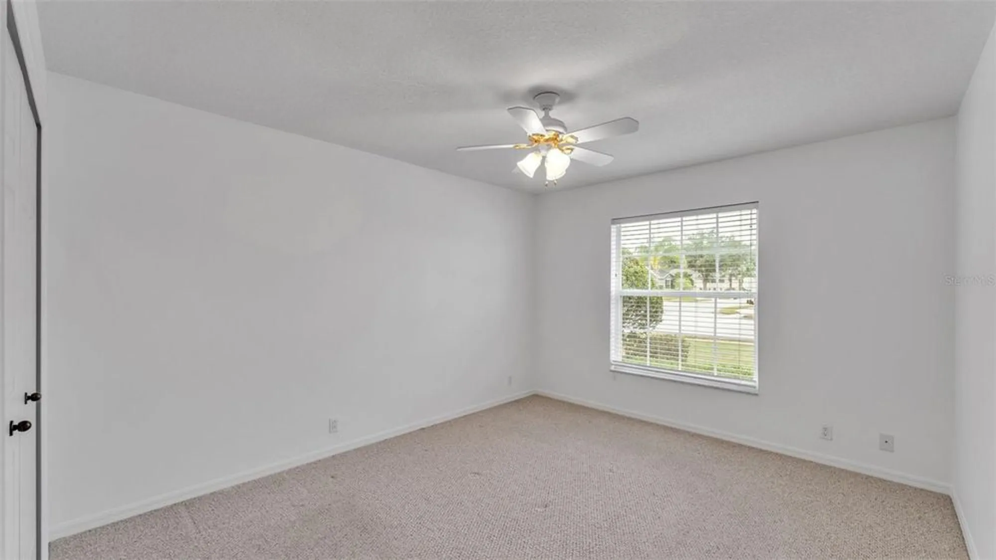Property Slideshow image 28 of 37 | 4268 windchime ln, Lakeland, FL, 33811