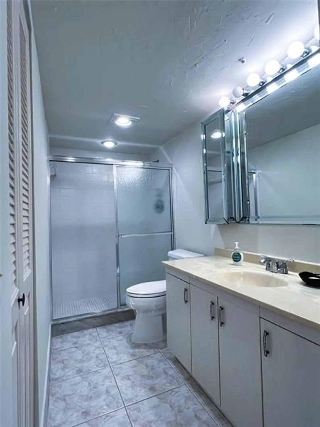 Property Slideshow image 15 of 38 | 2902 victoria cir e3, Coconut Creek, FL, 33066