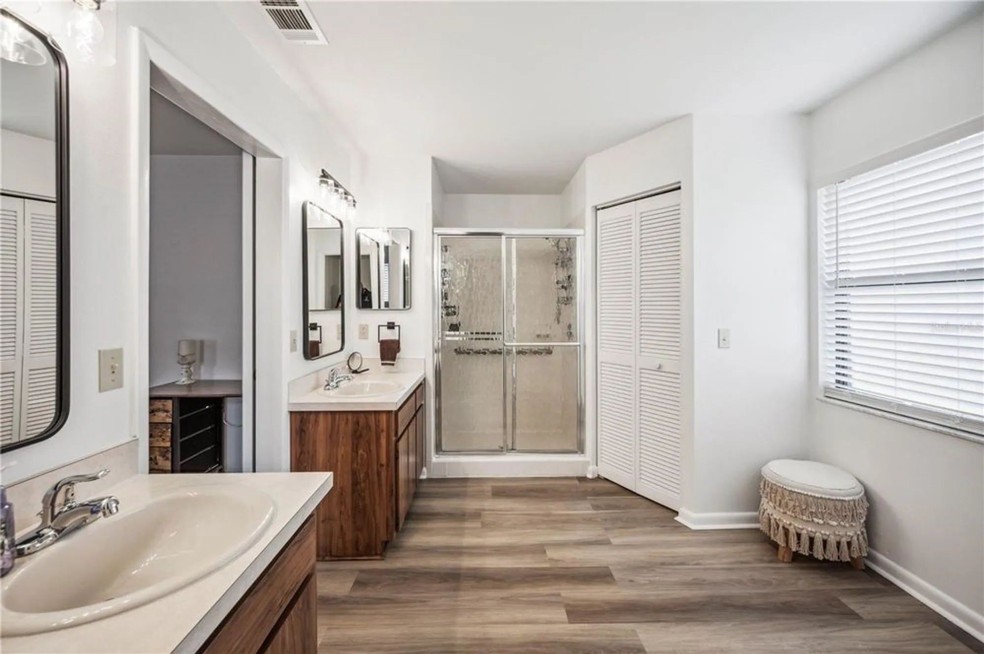 Property Slideshow image 20 of 37 | 1608 colonnades cir, Lakeland, FL, 33811