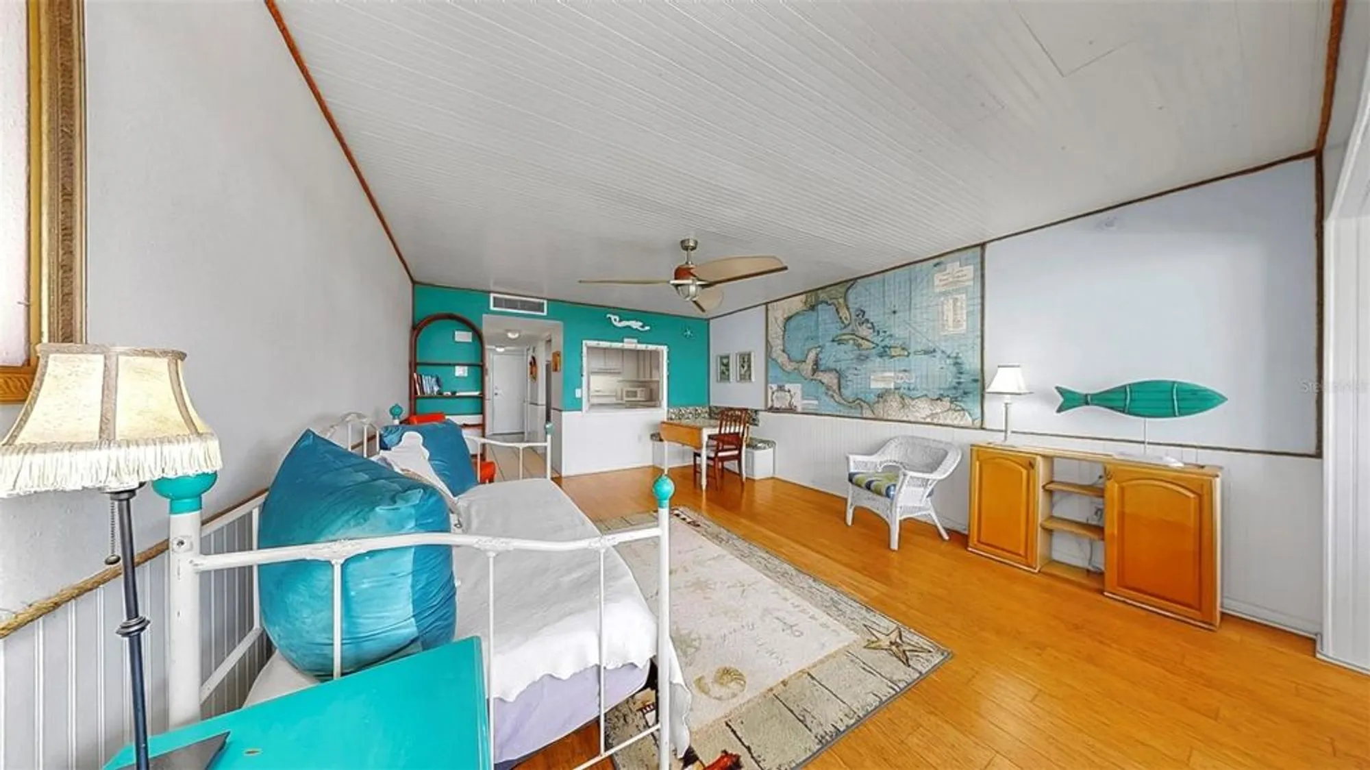 Property Slideshow image 5 of 46 | 4550 cove cir apt 605, Saint Petersburg, FL, 33708