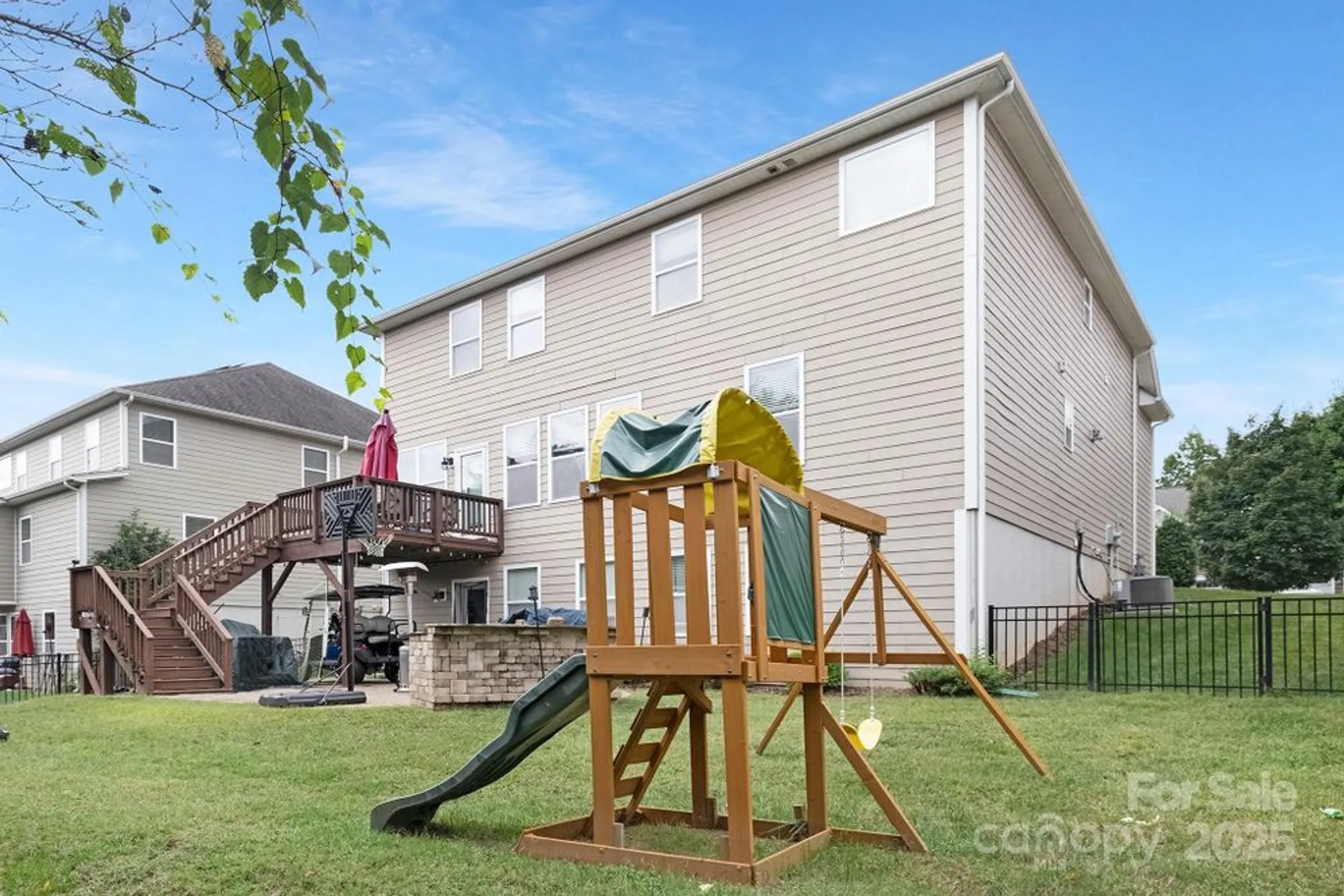 Property Slideshow image 5 of 25 | 5033 el molino dr, Charlotte, NC, 28214