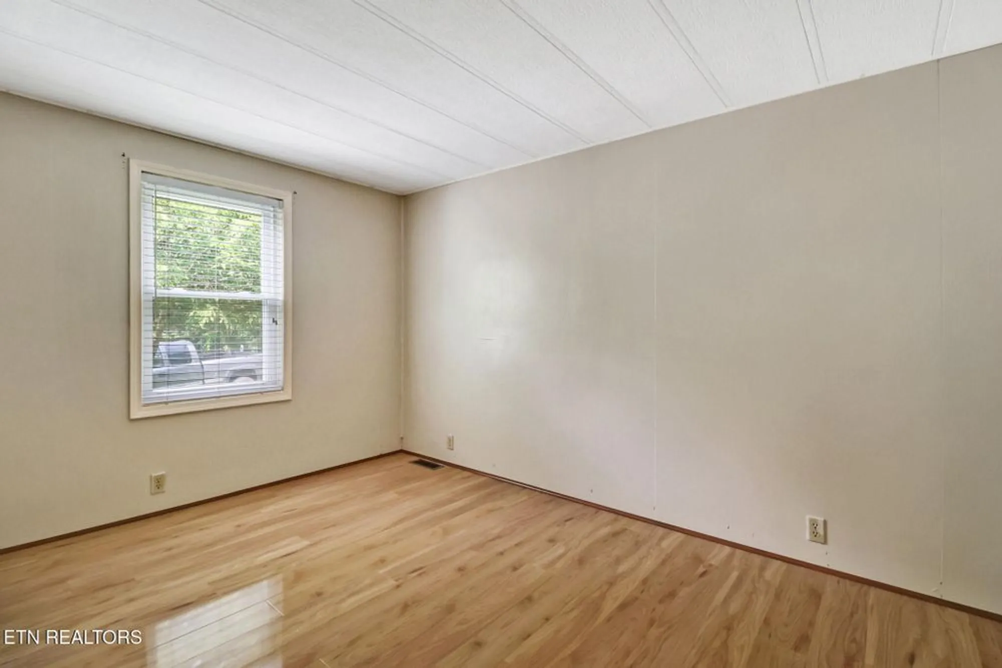 Property Slideshow image 22 of 28 | 20 robin hood ln, Crossville, TN, 38558