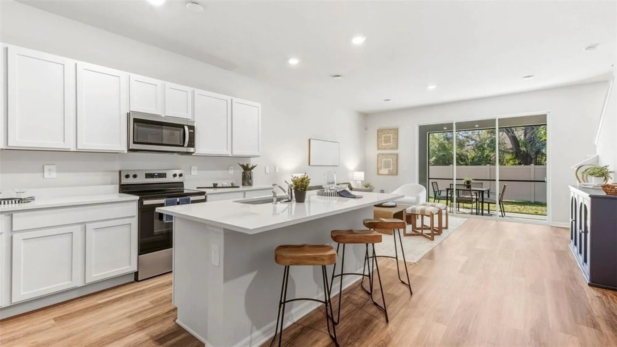 Property Slideshow image 8 of 19 | 1674 bay rd, Sarasota, FL, 34239