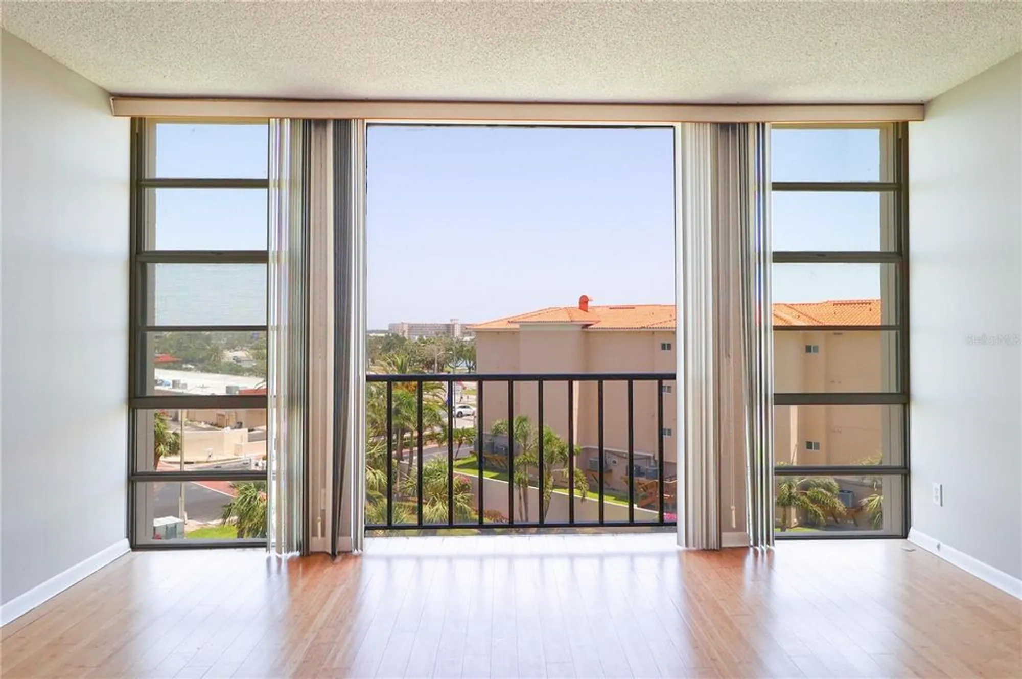 Property Slideshow image 13 of 28 | 7400 sun island dr 501, South Pasadena, FL, 33707