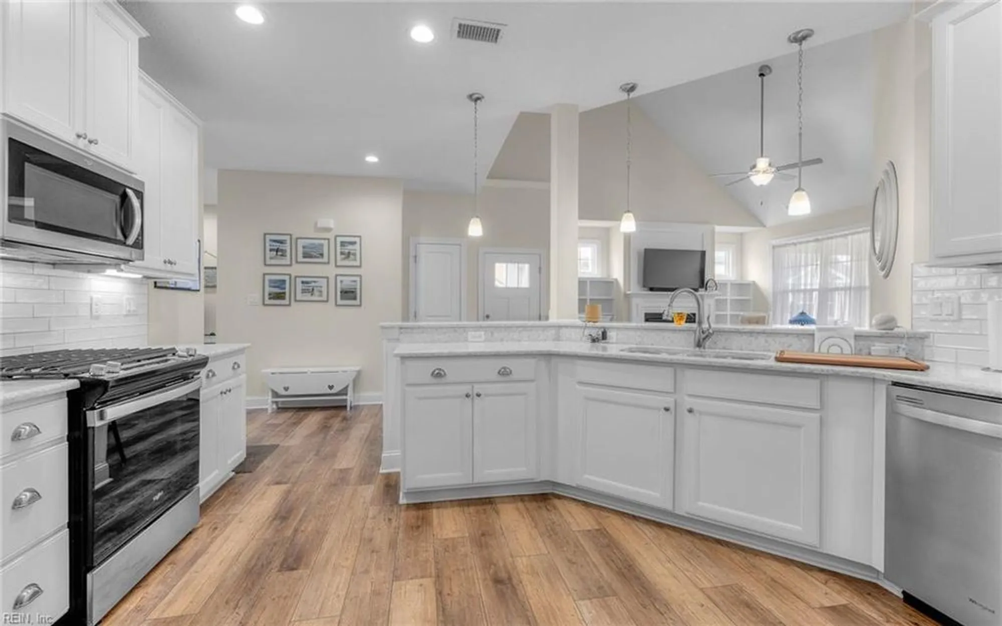 Property Slideshow image 16 of 50 | 4639 longleaf pl, Chesapeake, VA, 23321