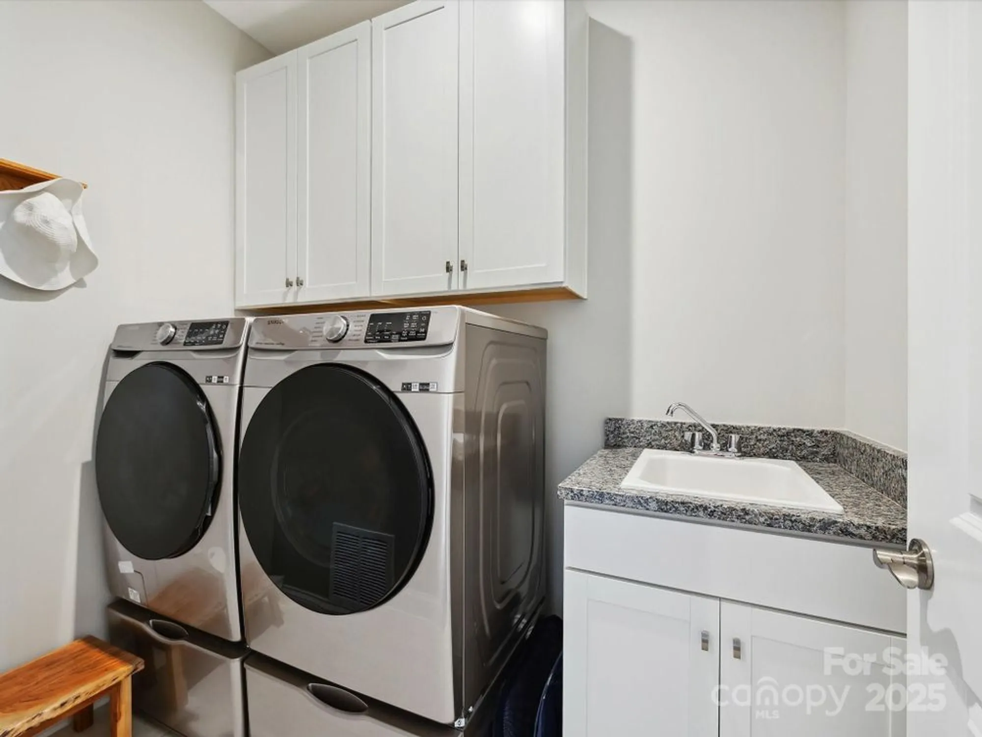 Property Slideshow image 28 of 34 | 10305 superb ln, Charlotte, NC, 28215