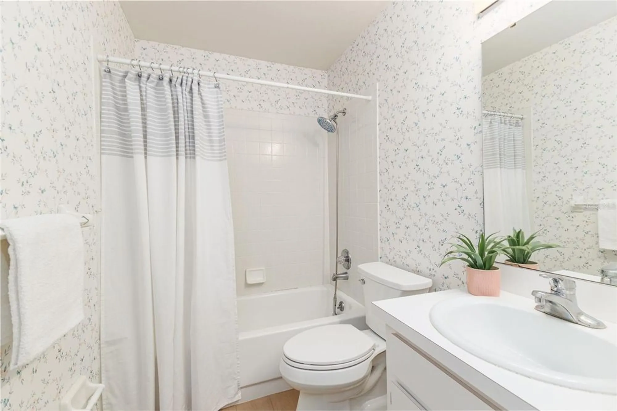 Property Slideshow image 28 of 39 | 4850 squire hollow dr, Lakeland, FL, 33811