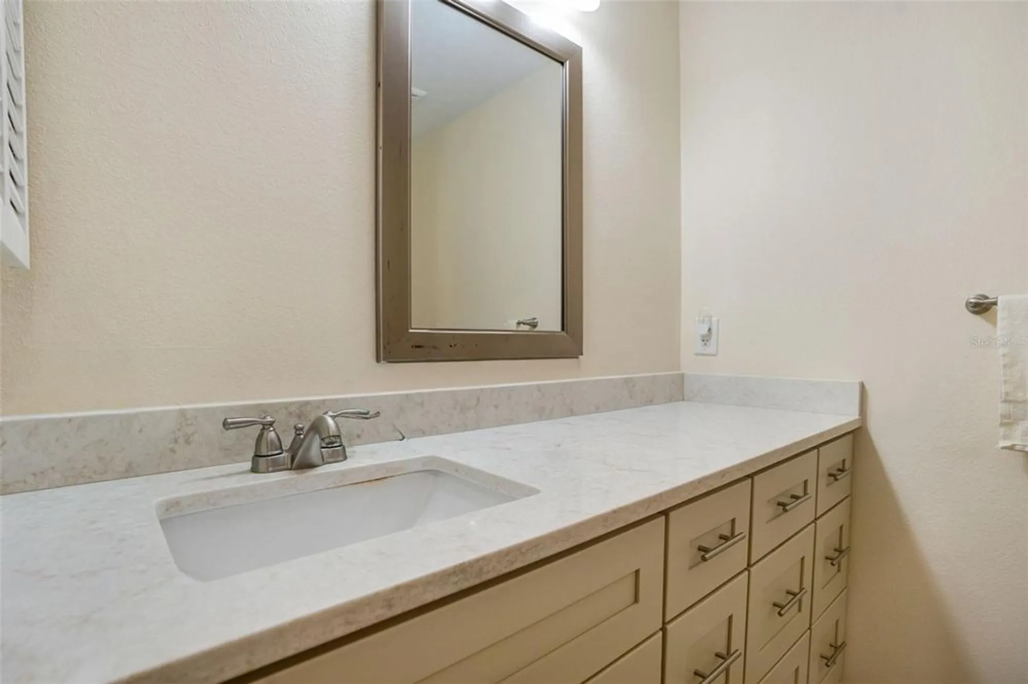 Property Slideshow image 17 of 23 | 4217 oakhurst cir 3023, Sarasota, FL, 34233