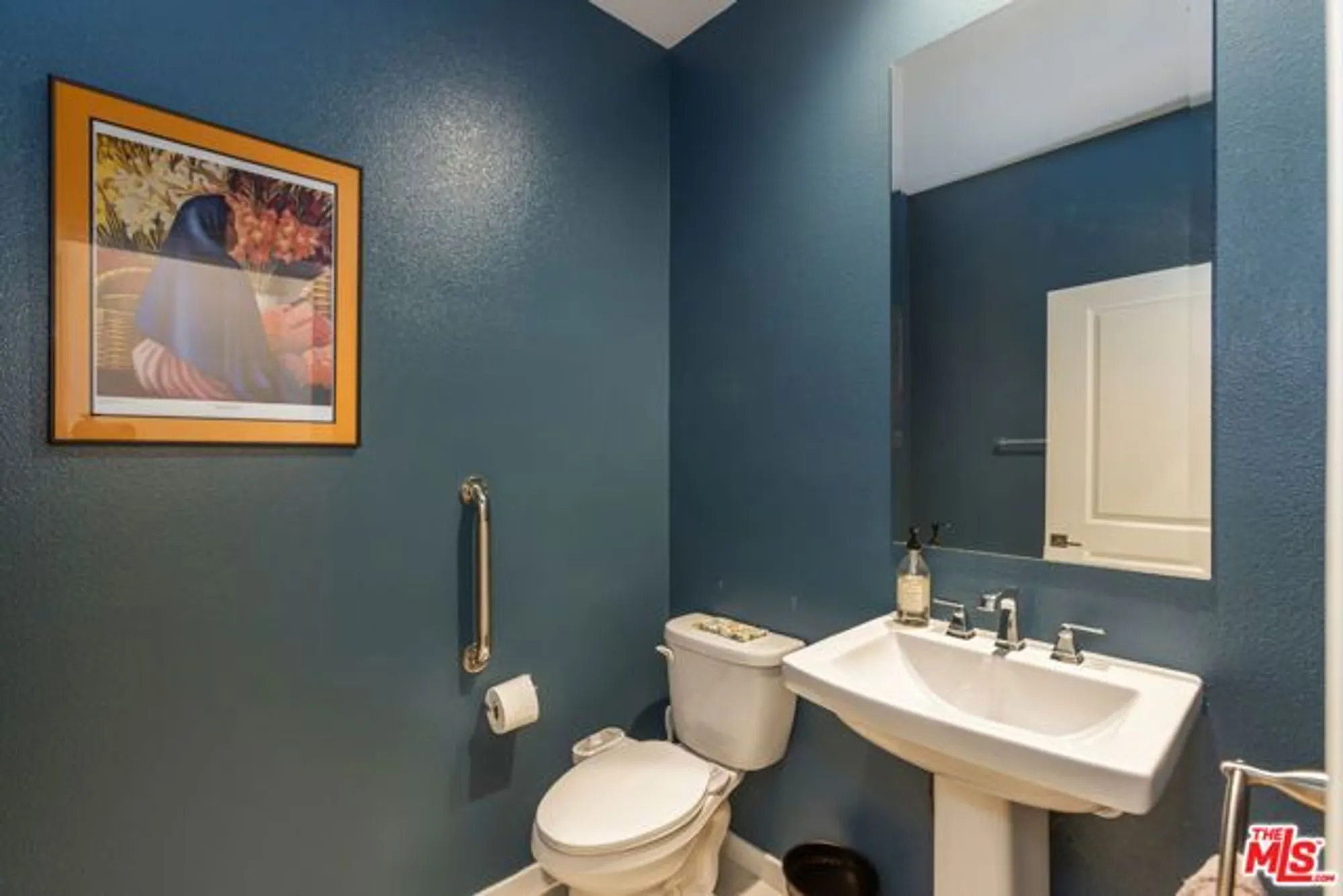 Property Slideshow image 17 of 33 | 25105 citron ln, Canyon Country, CA, 91387