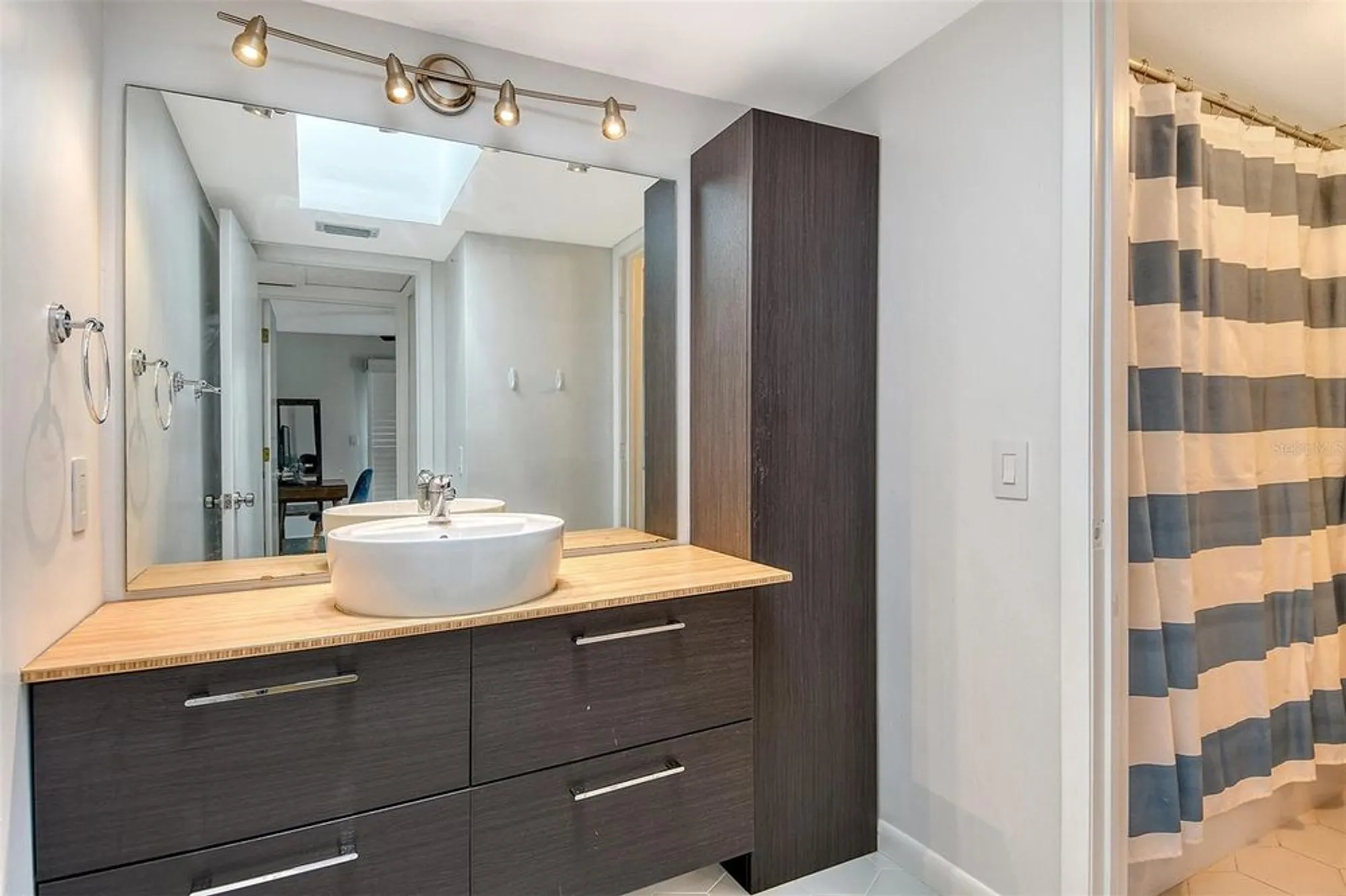 Property Slideshow image 34 of 84 | 1473 landings cir # 44, Sarasota, FL, 34231