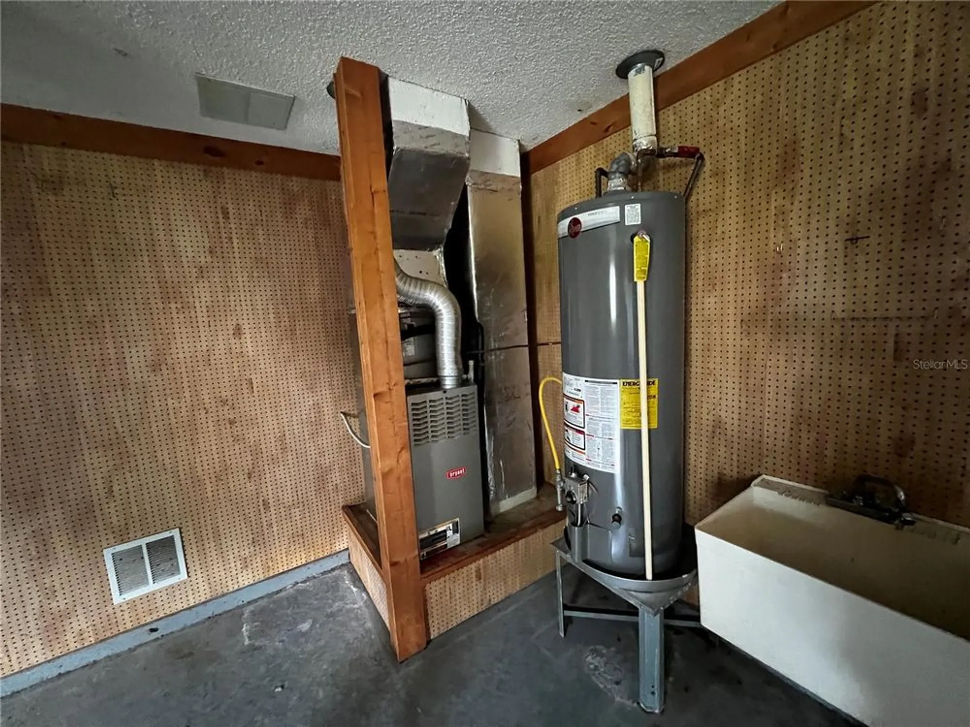 Property Slideshow image 12 of 15 | 6042 wade st, Leesburg, FL, 34748