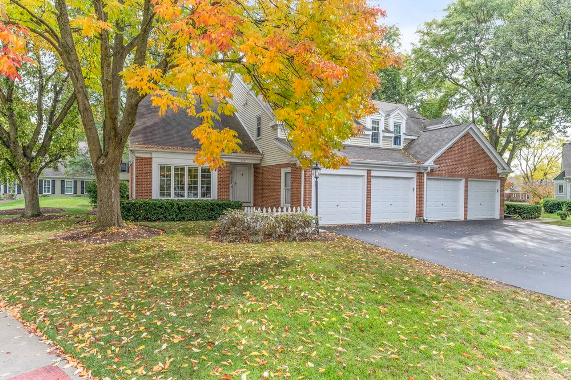 Property Slideshow image 1 of 30 | , Prospect Heights, IL, 60070
