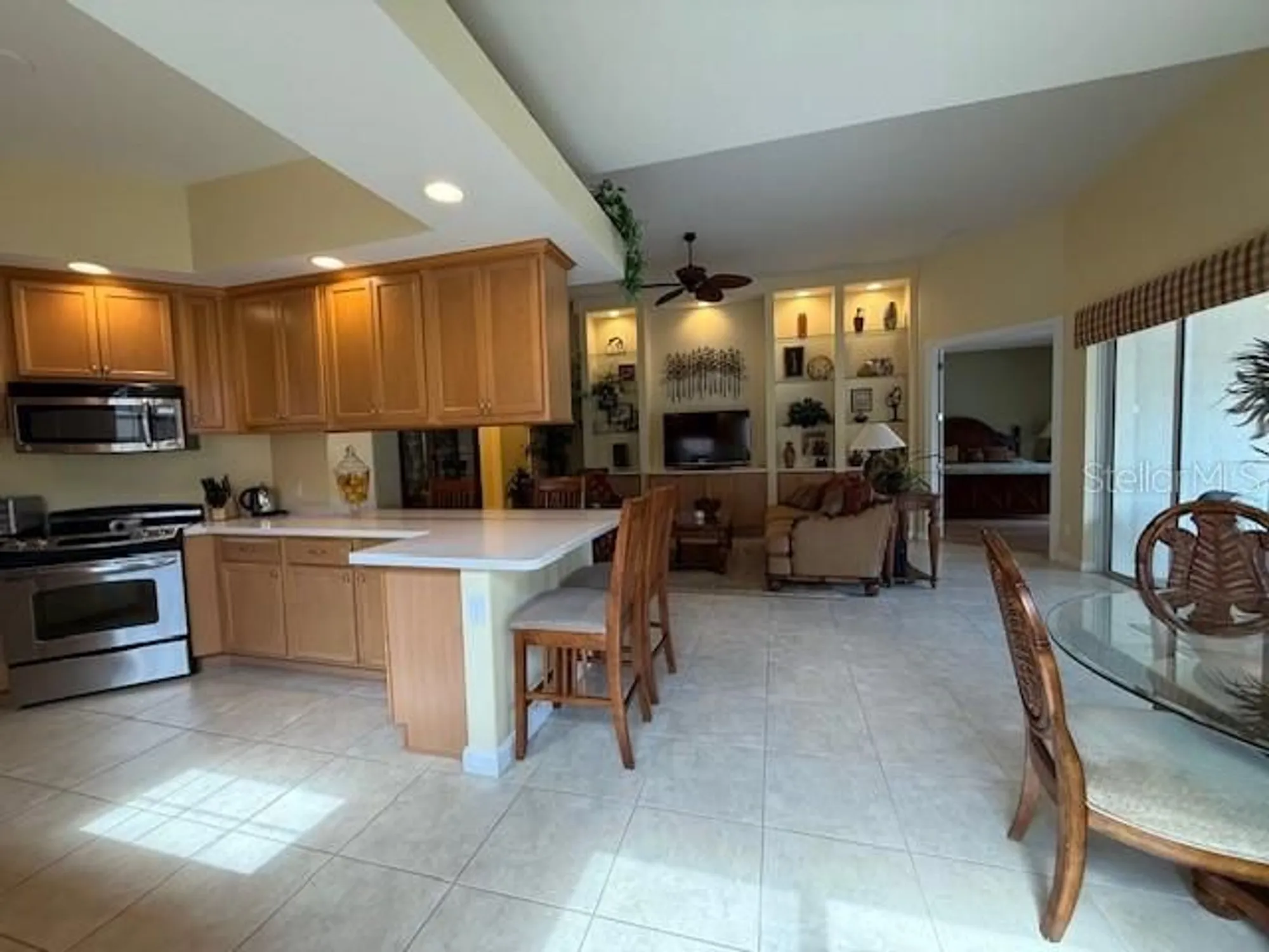 Property Slideshow image 10 of 56 | 5962 roseto pl, Sarasota, FL, 34238