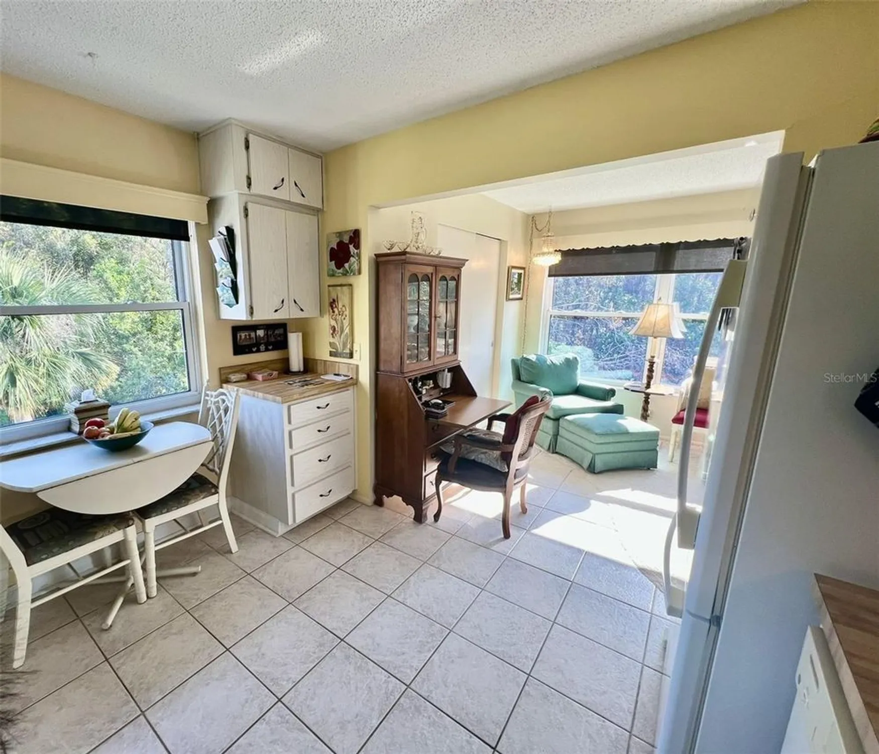 Property Slideshow image 10 of 44 | 2461 rhodesian dr 51, Clearwater, FL, 33763