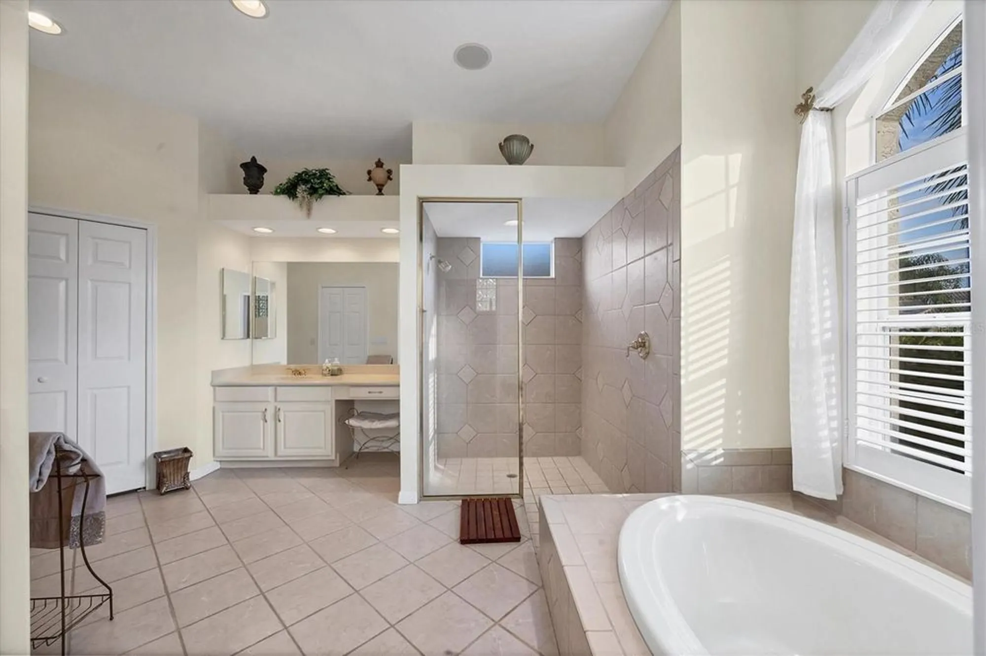 Property Slideshow image 28 of 63 | 5266 pine shadow ln, North Port, FL, 34287