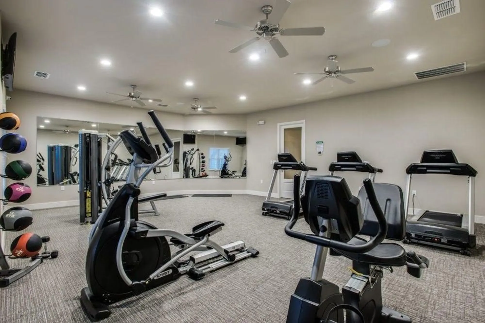 Property Slideshow image 11 of 16 | 901 capella ln, Mansfield, TX, 76063