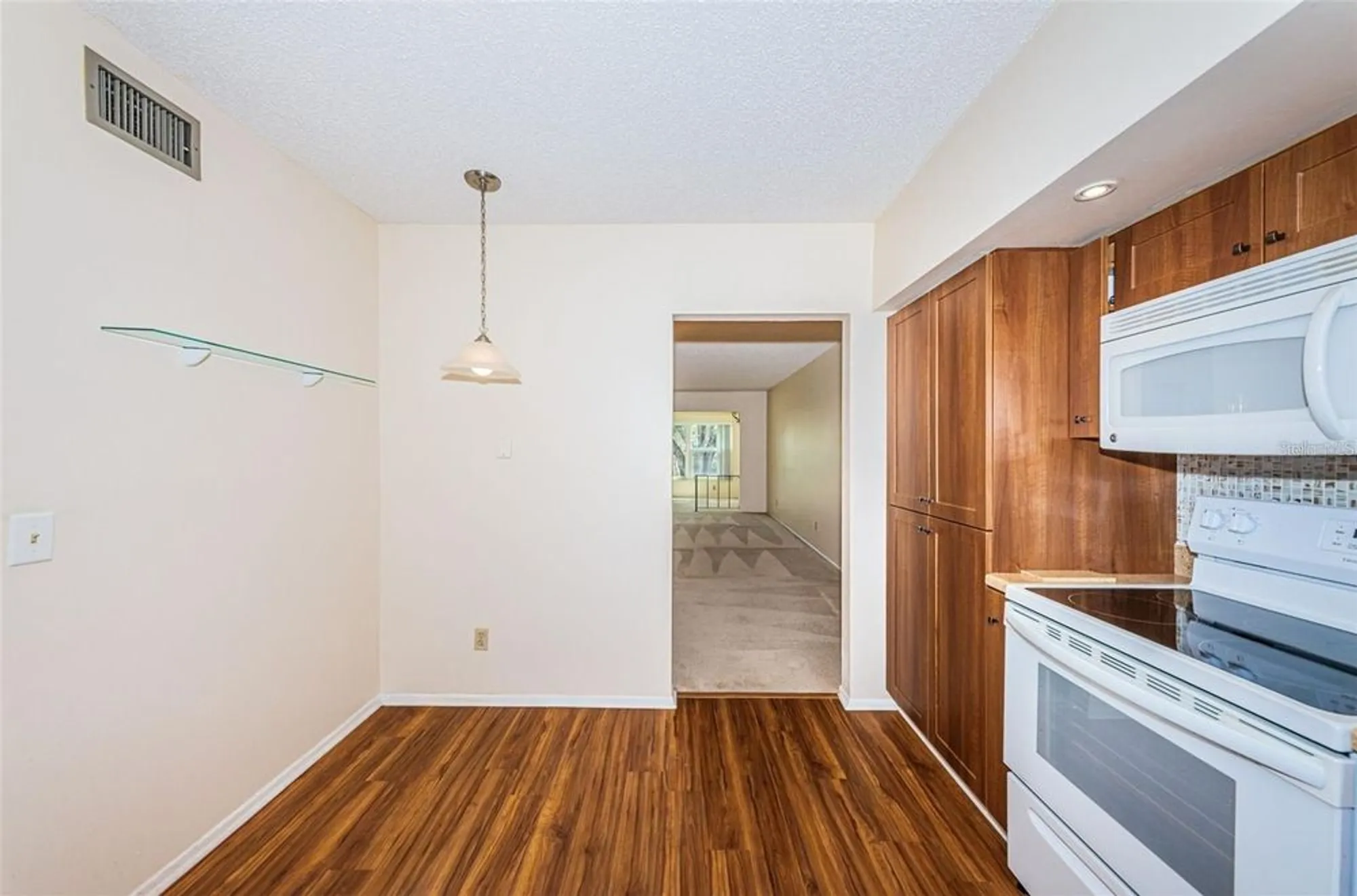 Property Slideshow image 11 of 52 | 2295 americus blvd 29, Clearwater, FL, 33763
