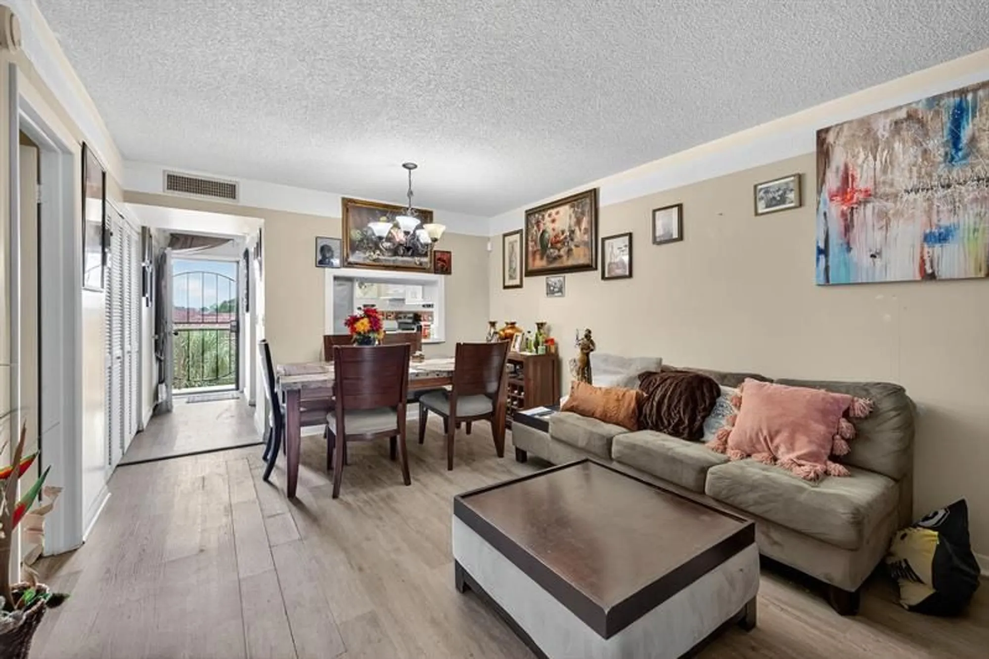 Property Slideshow image 12 of 17 | 3051 nw 46th ave apt 405, Lauderdale Lakes, FL, 33313