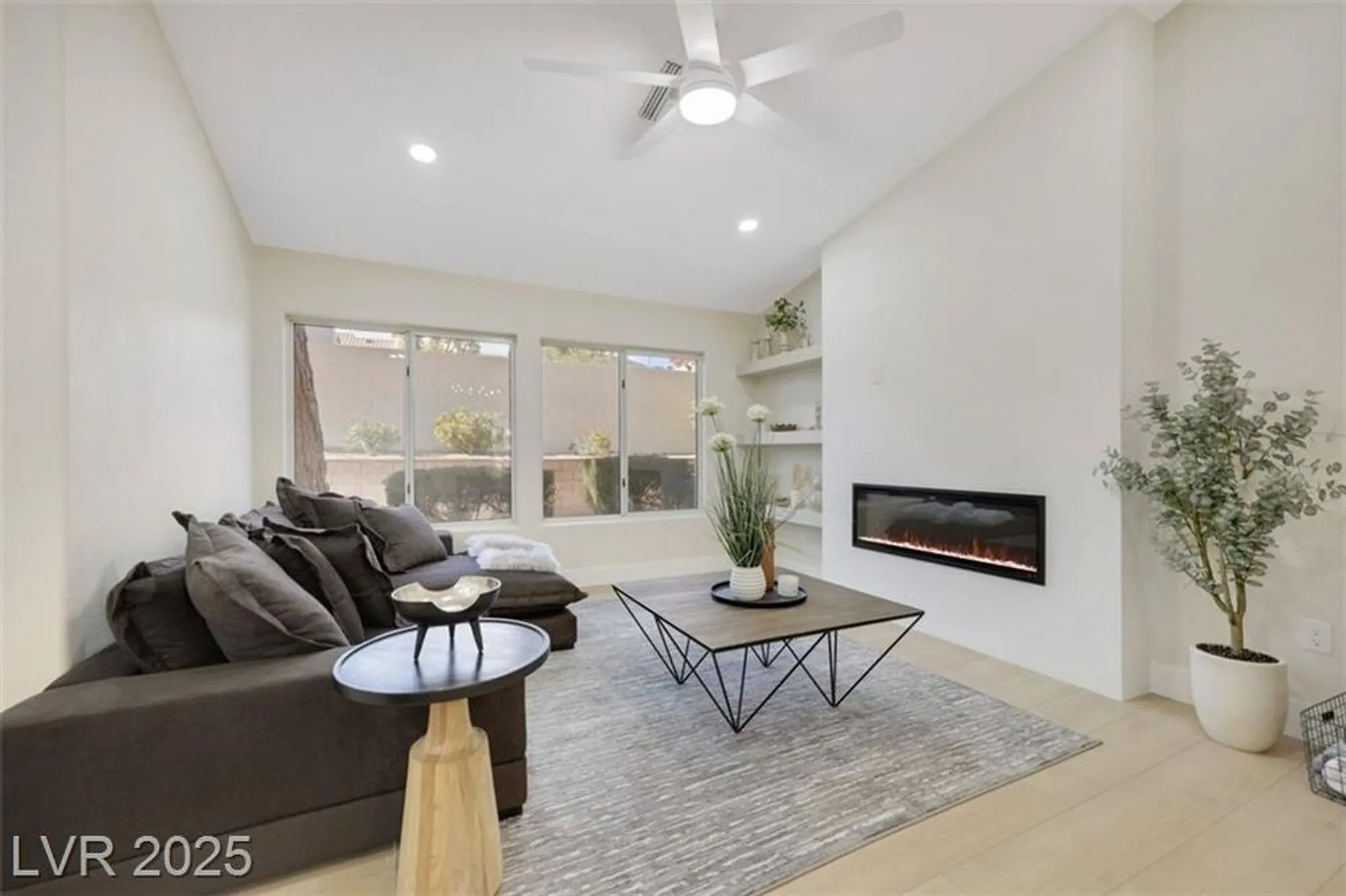Property Slideshow image 9 of 31 | 2441 banora point dr, Las Vegas, NV, 89134