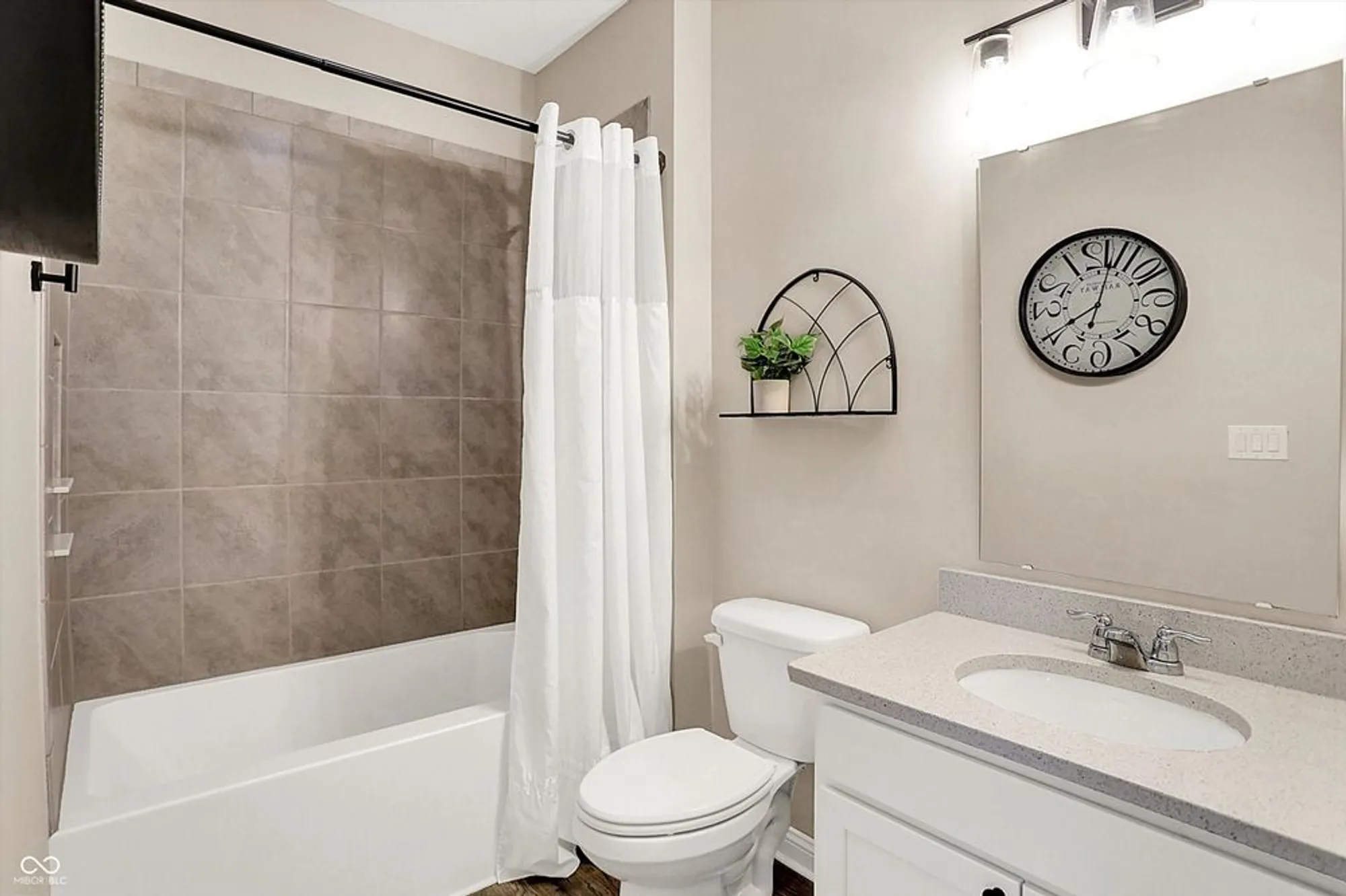 Property Slideshow image 10 of 29 | 1684 hedley way w, Avon, IN, 46123