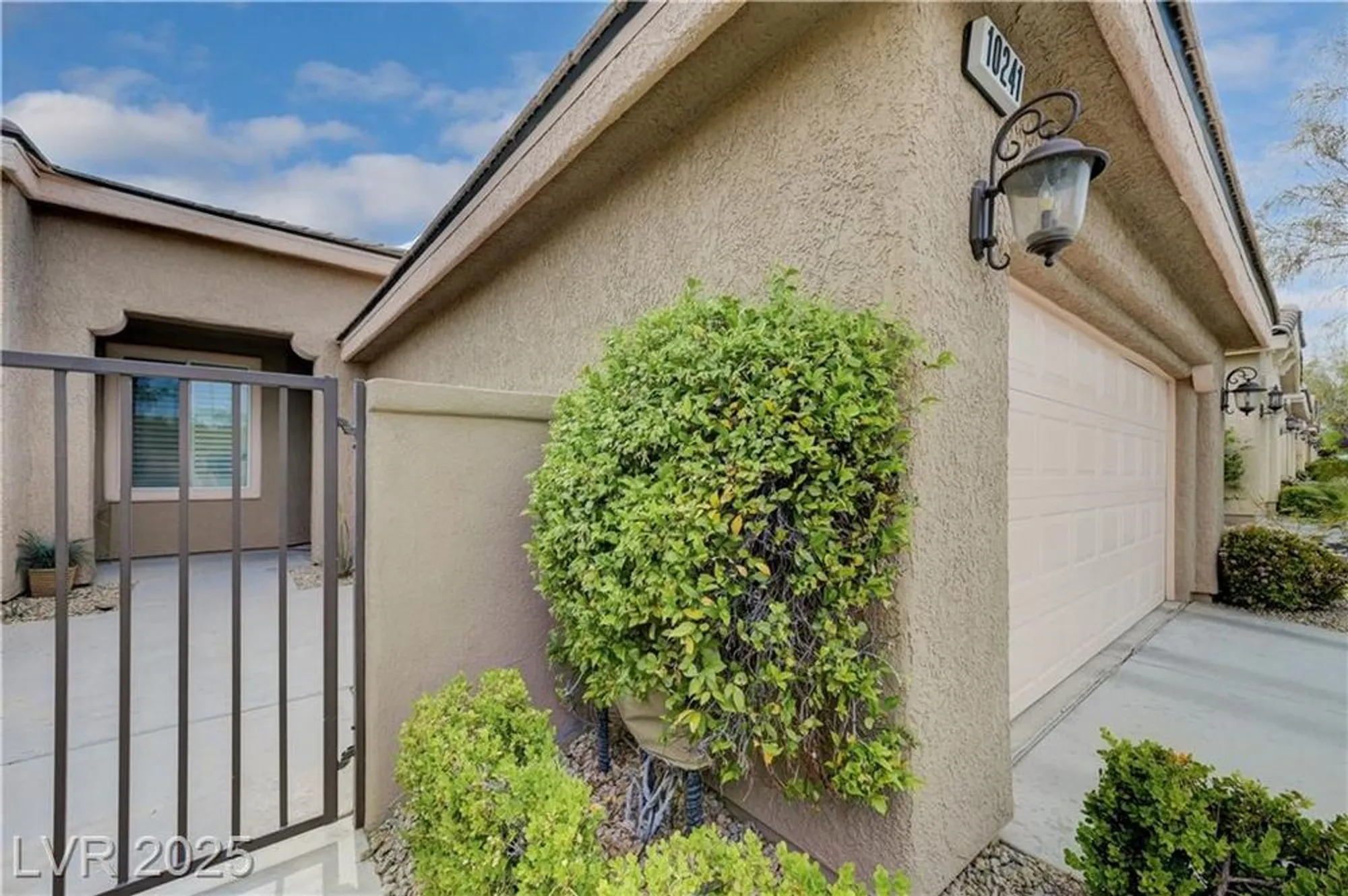 Property Slideshow image 4 of 99 | 10241 premia pl, Las Vegas, NV, 89135
