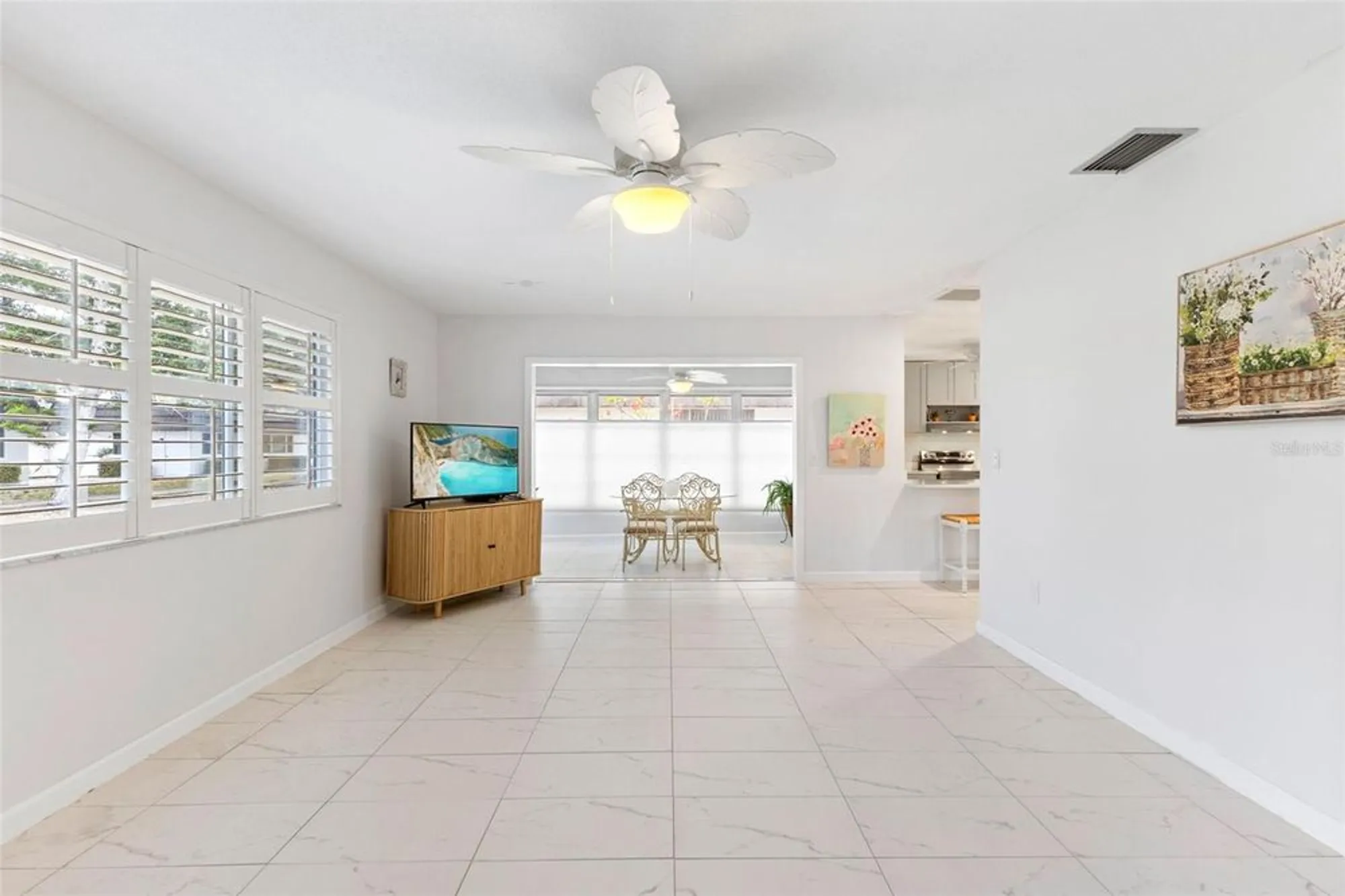 Property Slideshow image 7 of 18 | 3978 overlook bnd # 25, Sarasota, FL, 34232