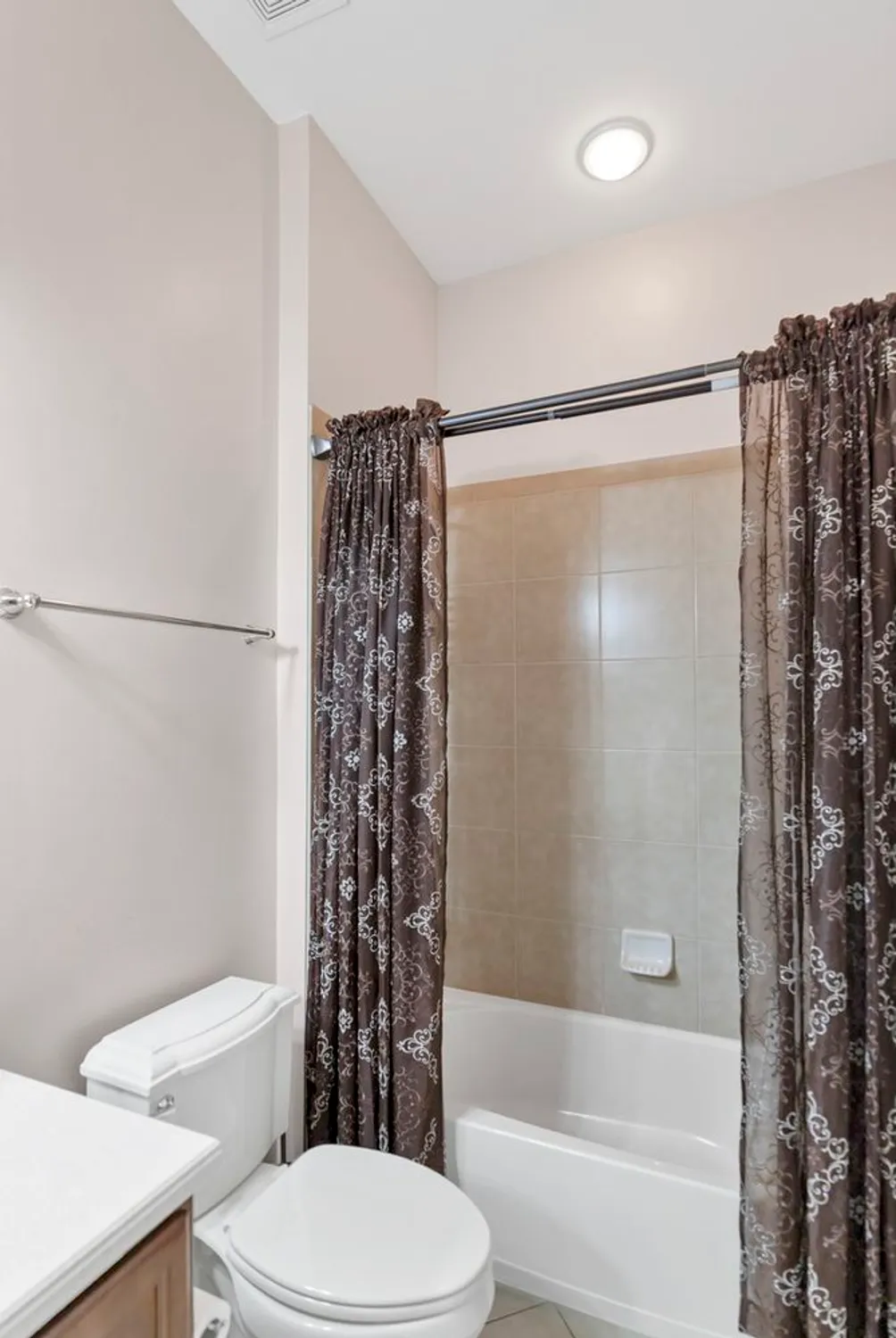 Property Slideshow image 22 of 43 | 3848 valhalla dr, Elgin, IL, 60124