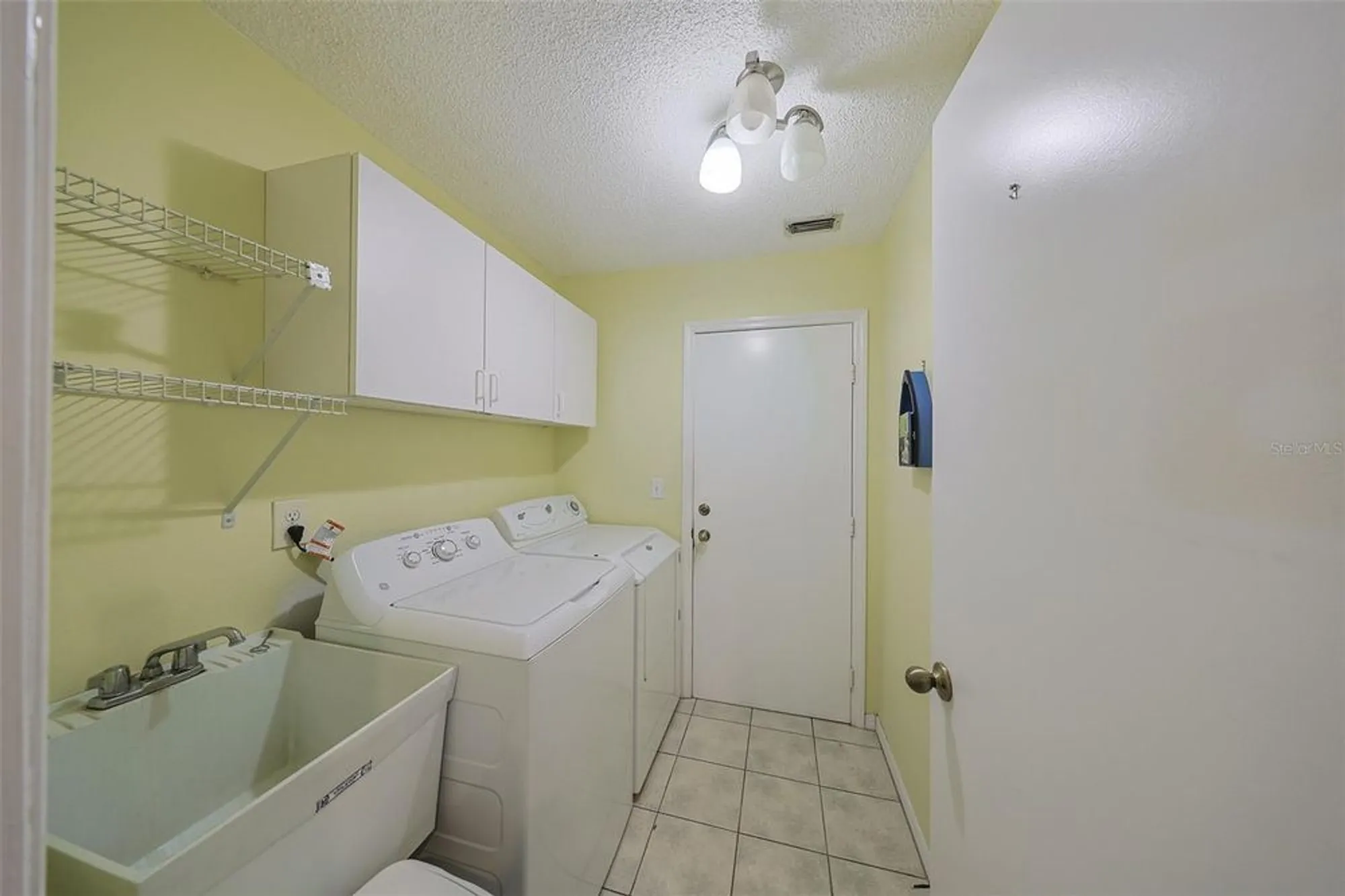 Property Slideshow image 11 of 42 | 352 caloosa palms ct, Sun City Center, FL, 33573