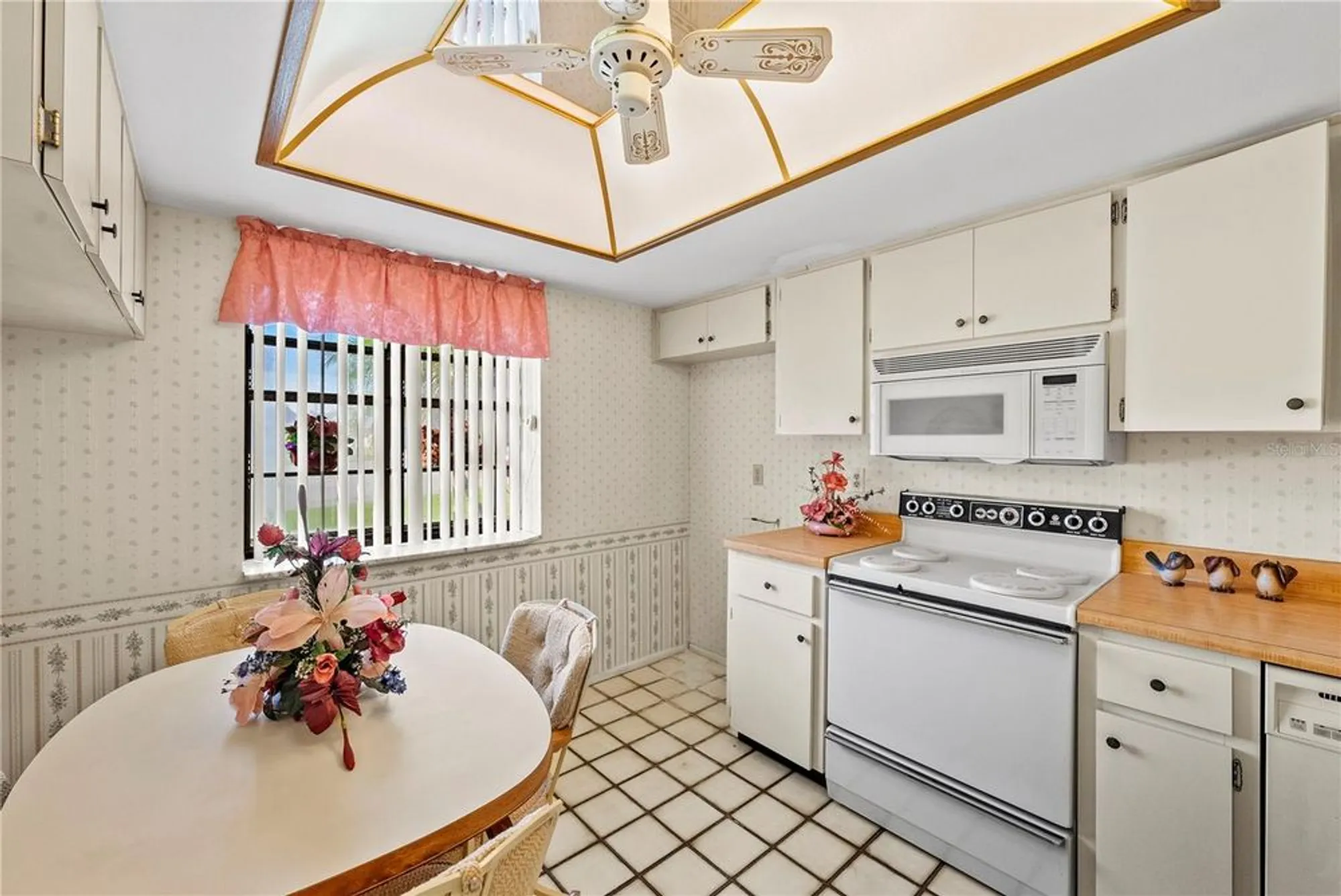 Property Slideshow image 19 of 100 | 3420 stonehaven ct d, Palm Harbor, FL, 34684