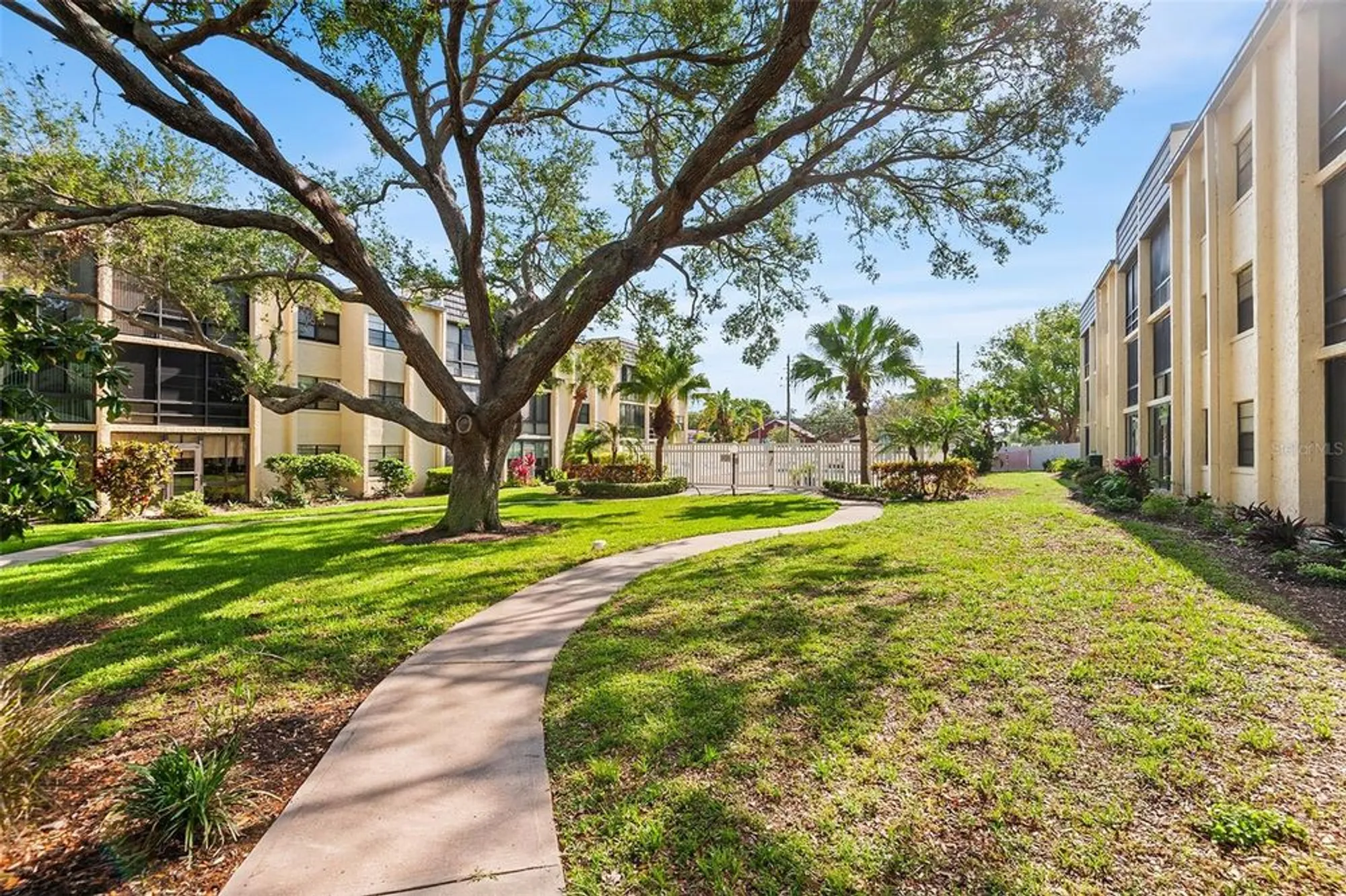 Property Slideshow image 33 of 37 | 14130 rosemary ln 1202, Largo, FL, 33774