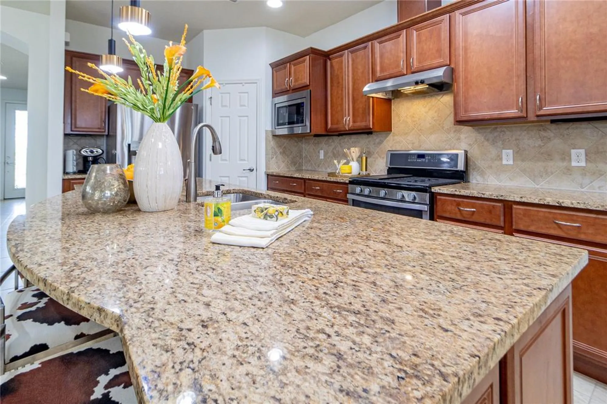 Property Slideshow image 16 of 41 | 333 navarra ln, Davenport, FL, 33837