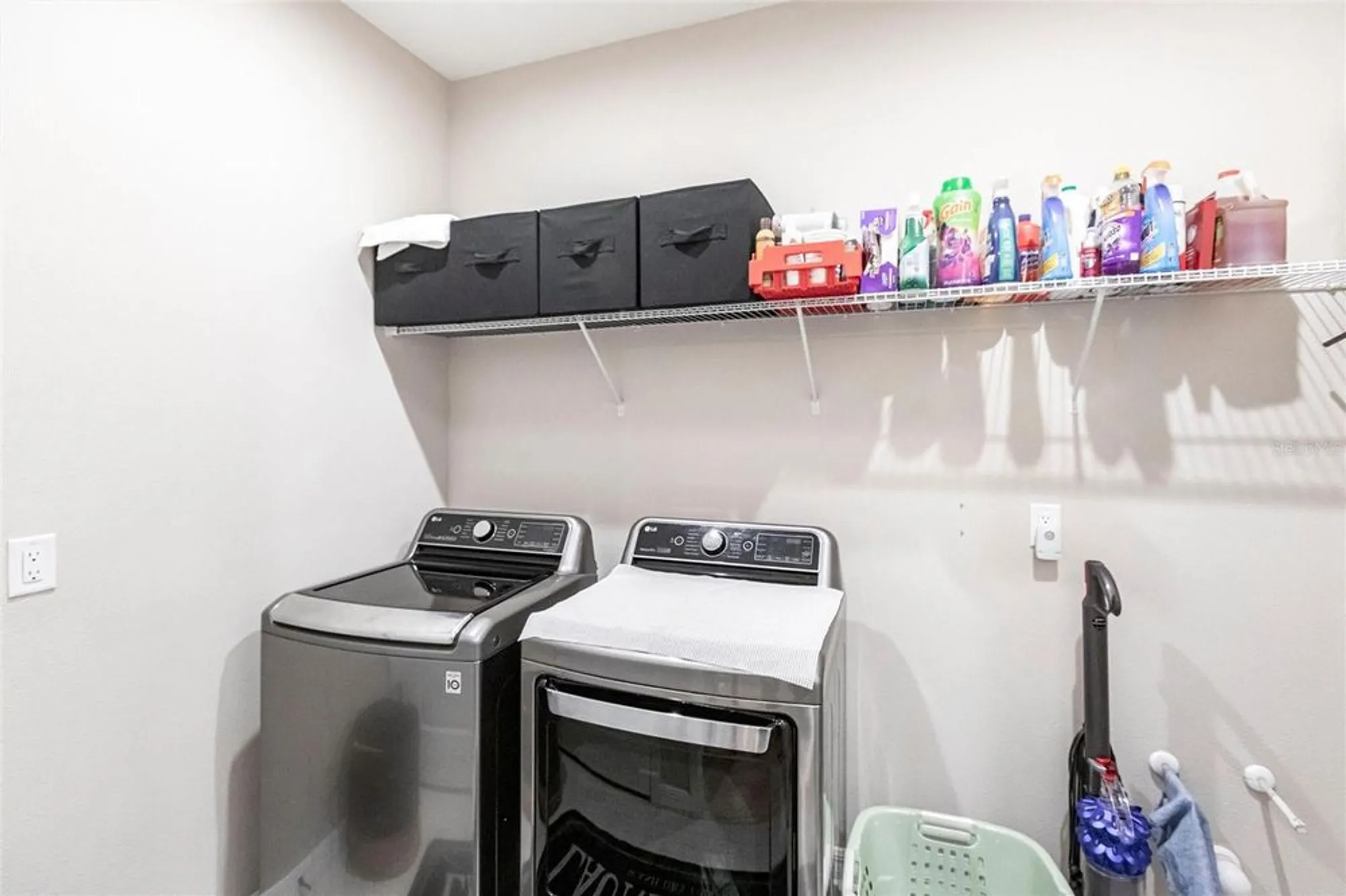 Property Slideshow image 25 of 37 | 16524 paynes mill dr, Bradenton, FL, 34211