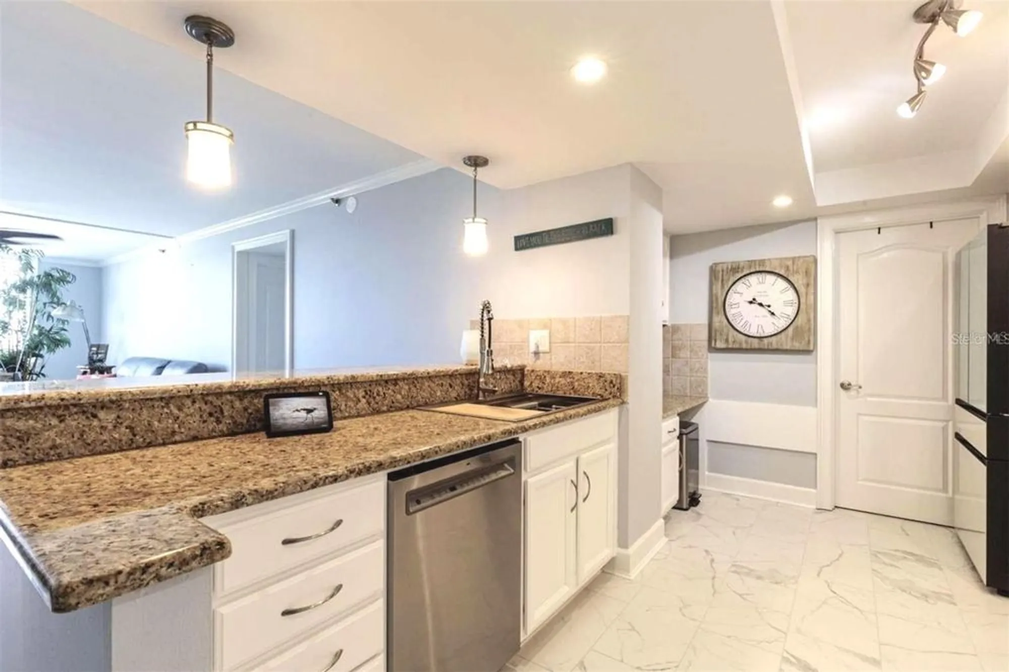 Property Slideshow image 5 of 19 | 6372 palma del mar blvd s apt 705, Saint Petersburg, FL, 33715