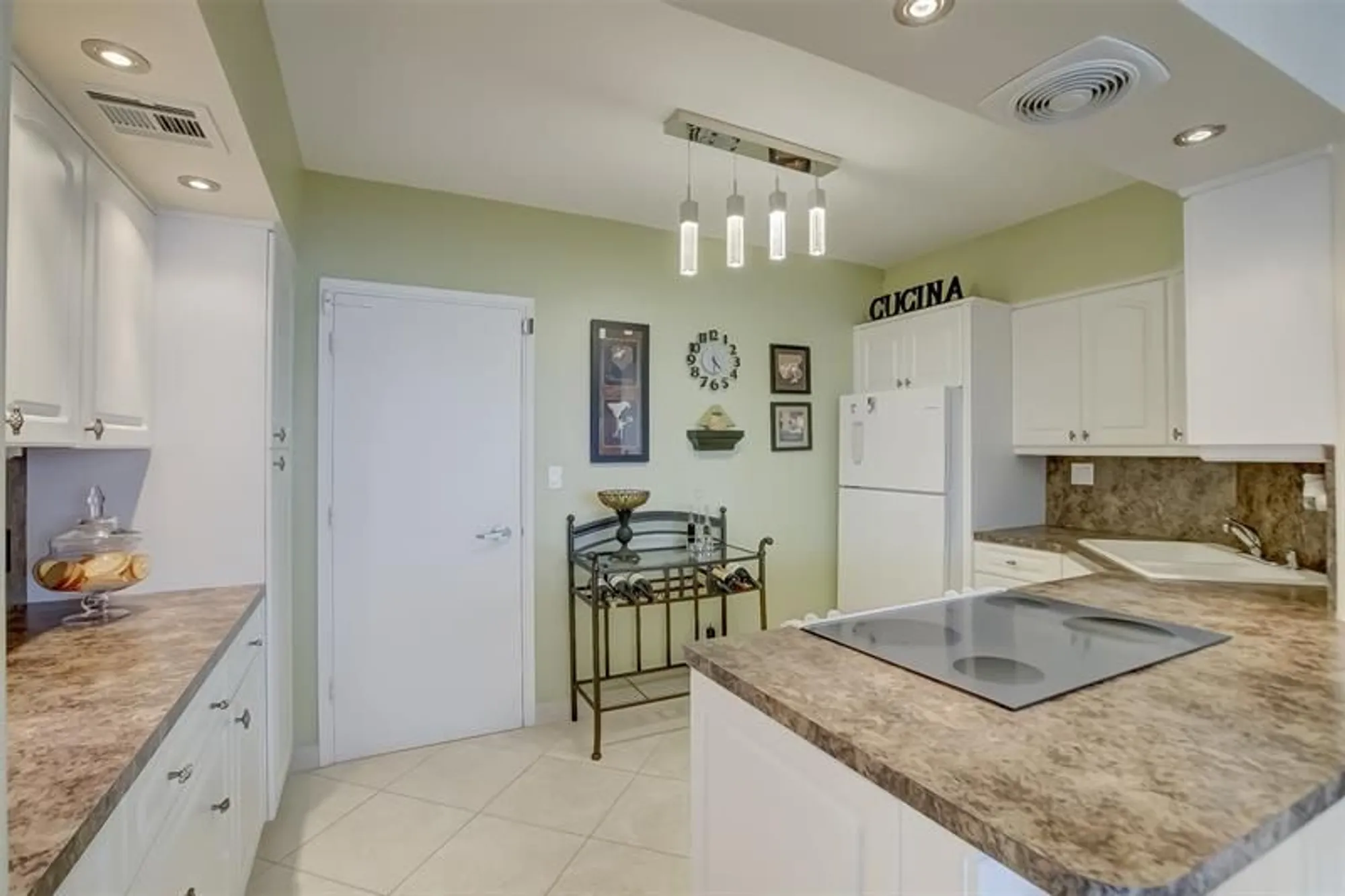 Property Slideshow image 16 of 24 | 3300 ne 36th st 1011, Fort Lauderdale, FL, 33308