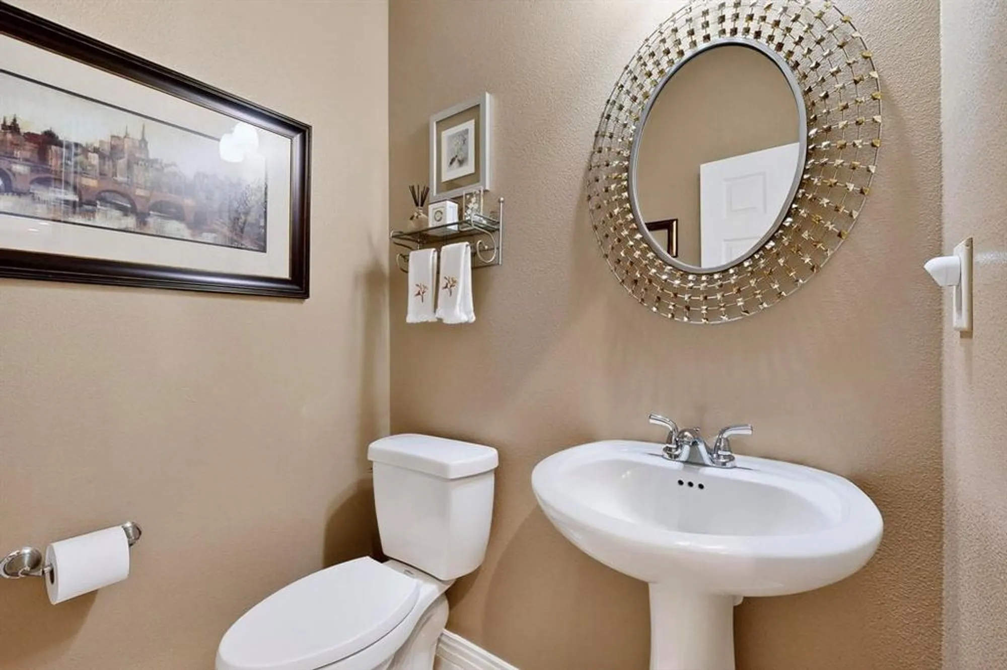 Property Slideshow image 17 of 28 | 9517 crestview dr, Denton, TX, 76207