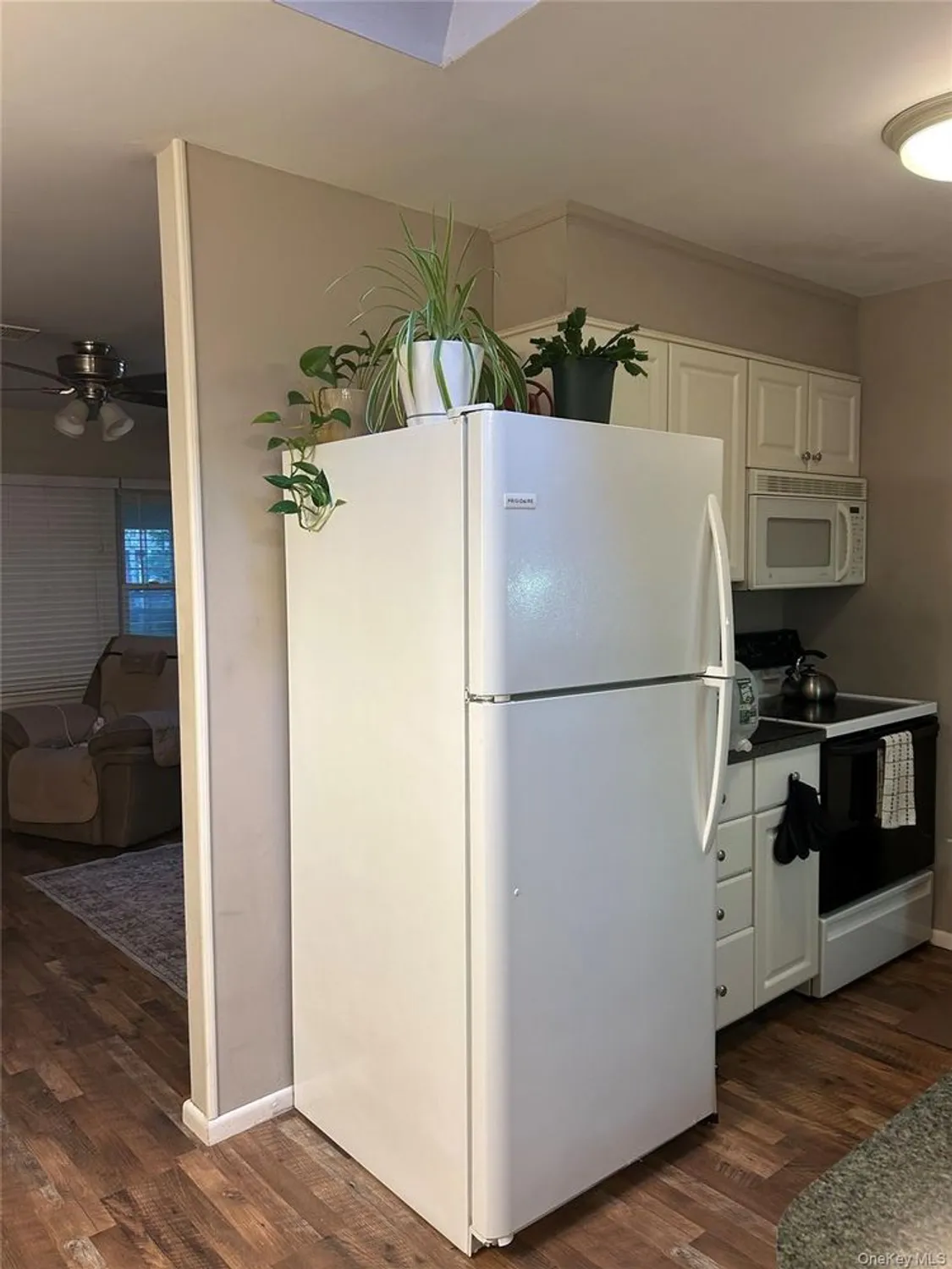 Property Slideshow image 8 of 22 | 166 ventry ct b, Ridge, NY, 11961