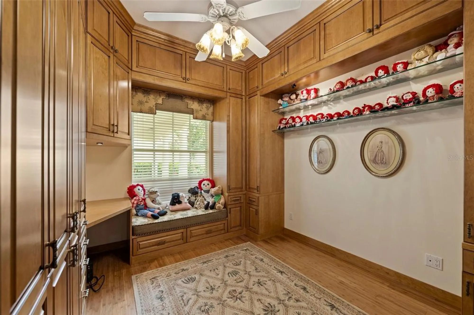 Property Slideshow image 19 of 62 | 5791 girona pl, Sarasota, FL, 34238